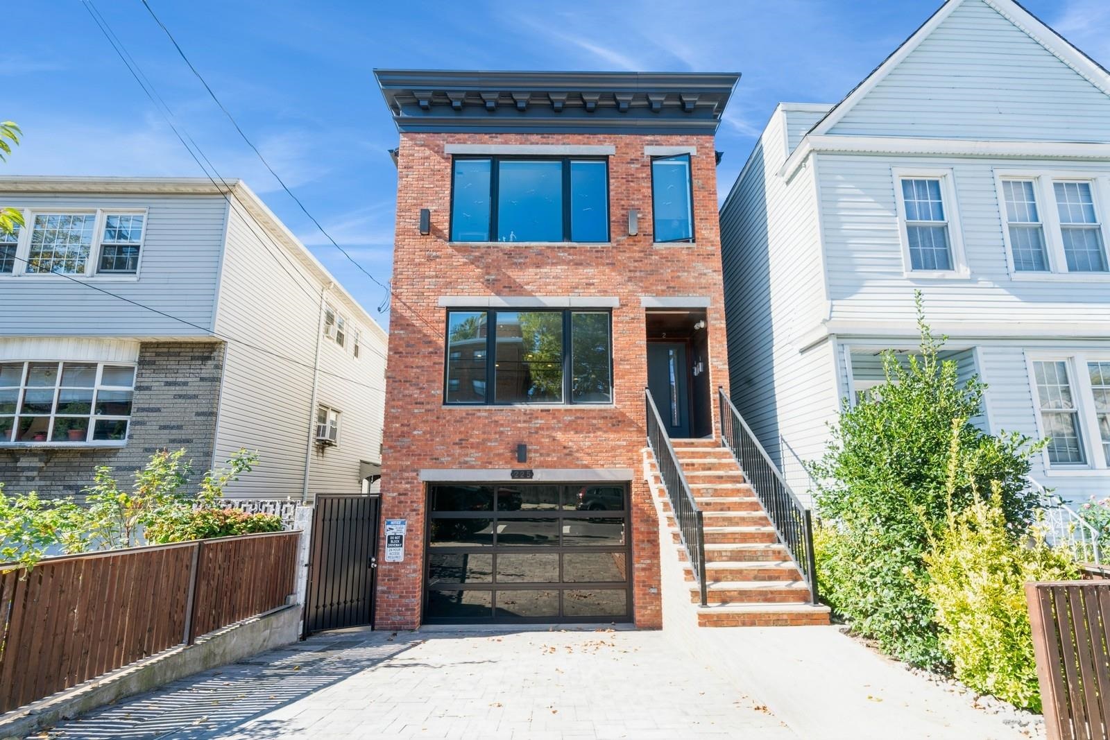 225 COLUMBIA AVE Unit: 1