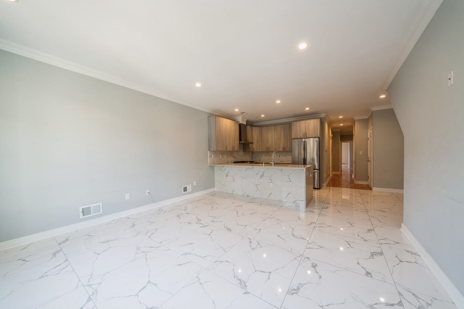225 COLUMBIA AVE Unit: 1