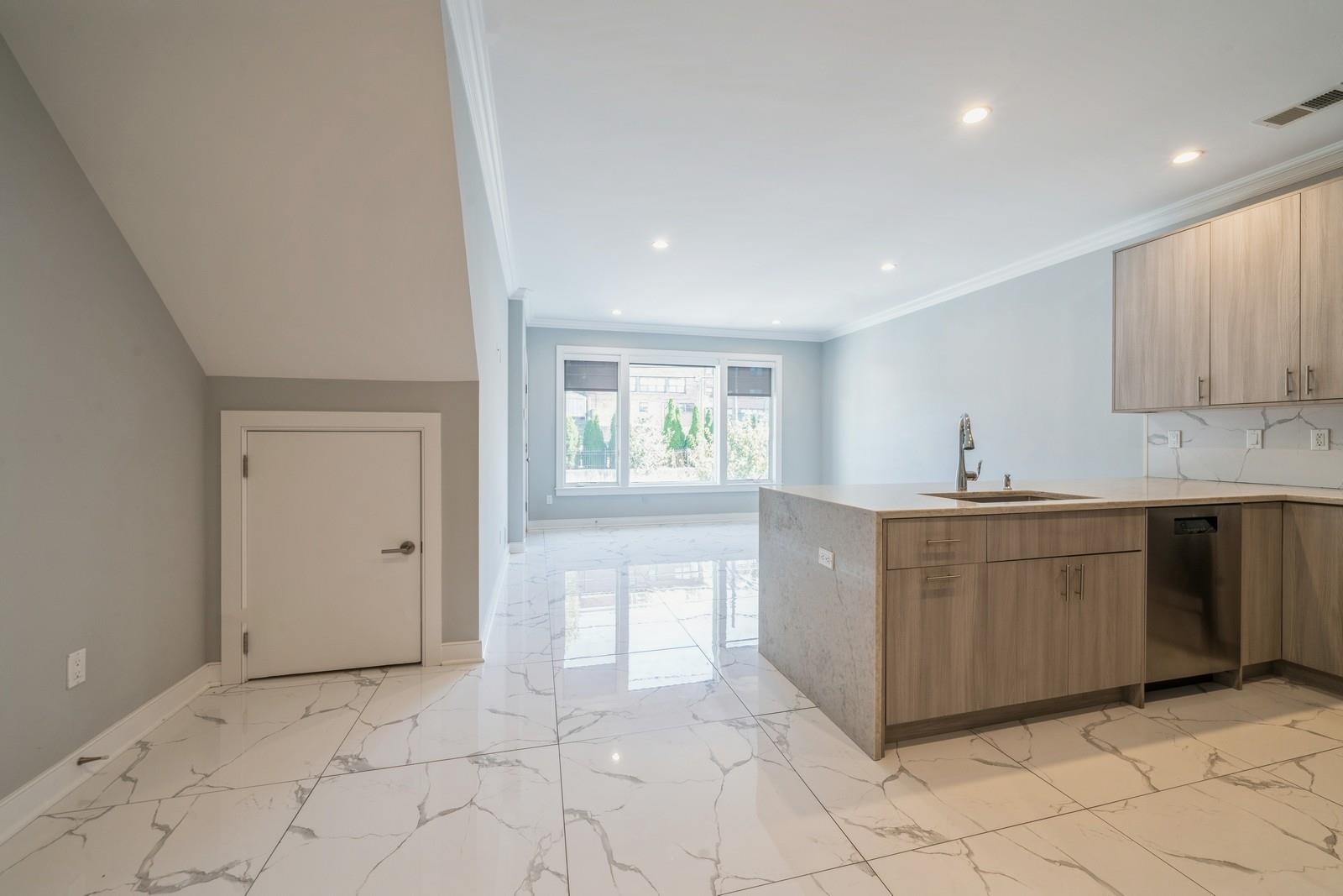 225 COLUMBIA AVE Unit: 1