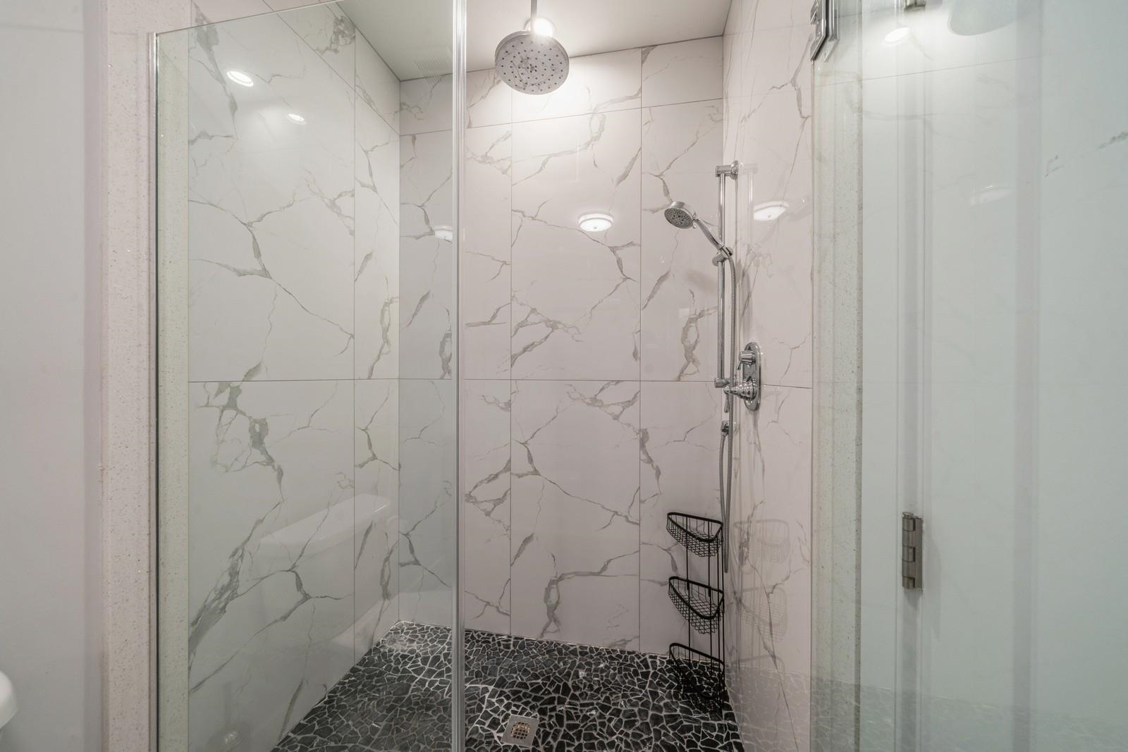225 COLUMBIA AVE Unit: 1