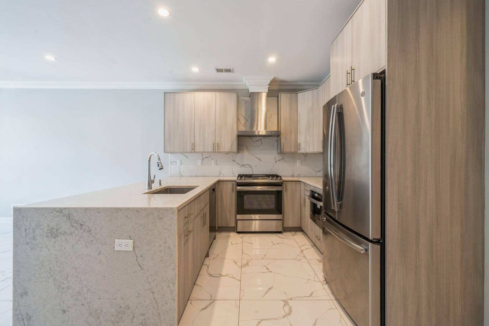 225 COLUMBIA AVE Unit: 1