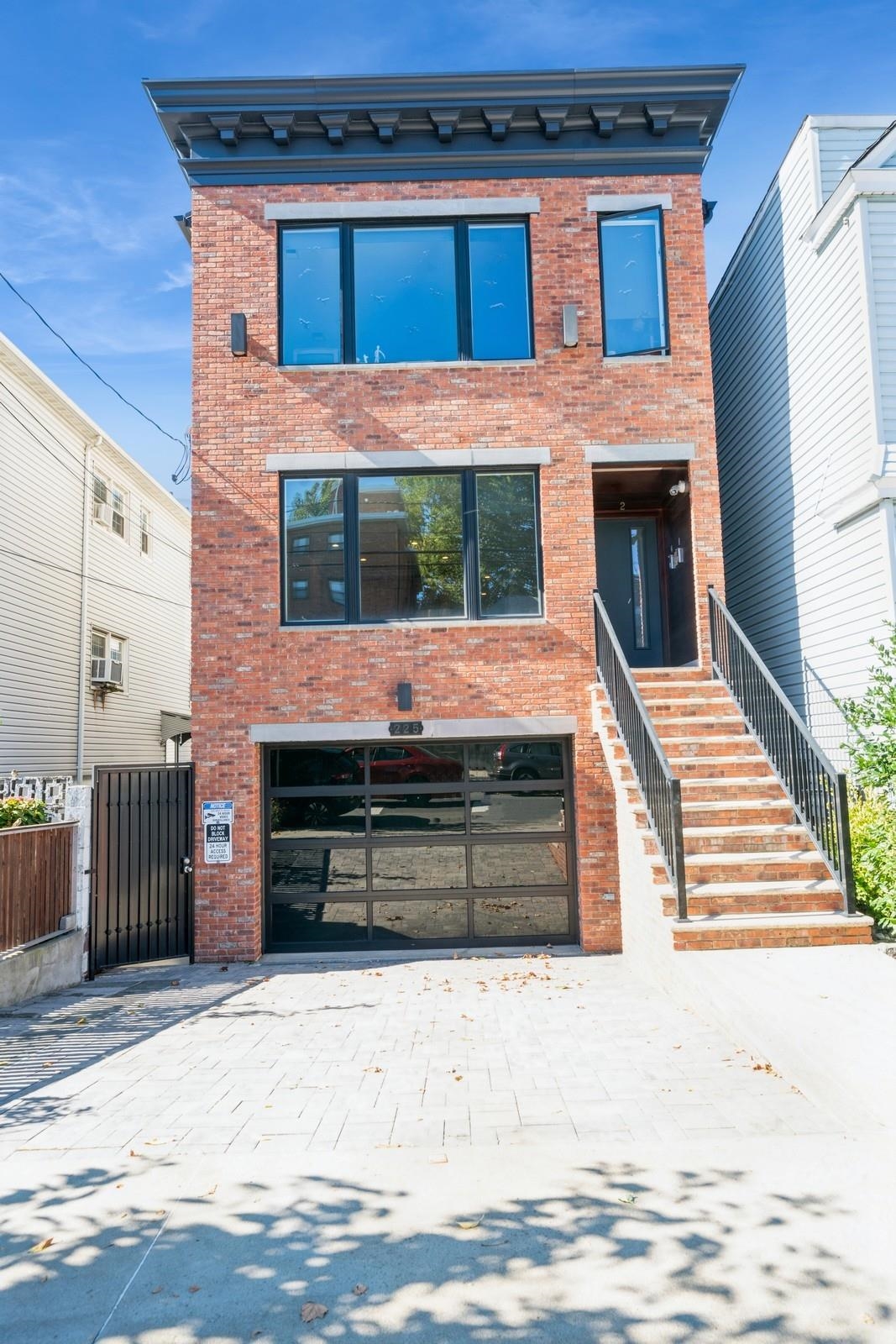 225 COLUMBIA AVE Unit: 1