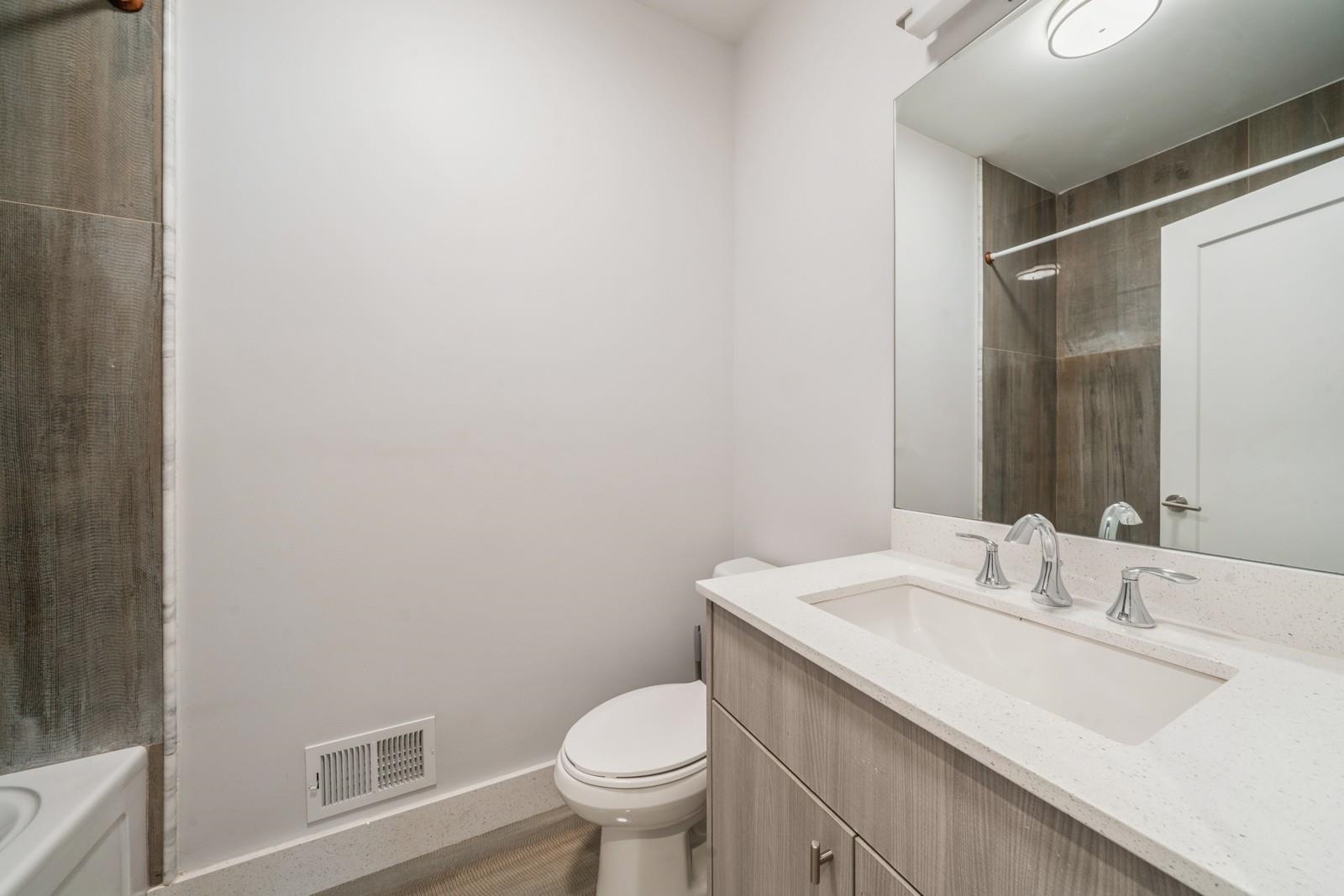 225 COLUMBIA AVE Unit: 1