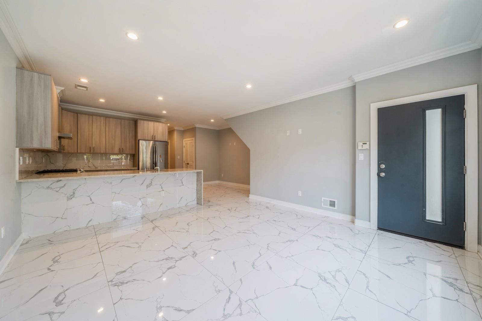 225 COLUMBIA AVE Unit: 1