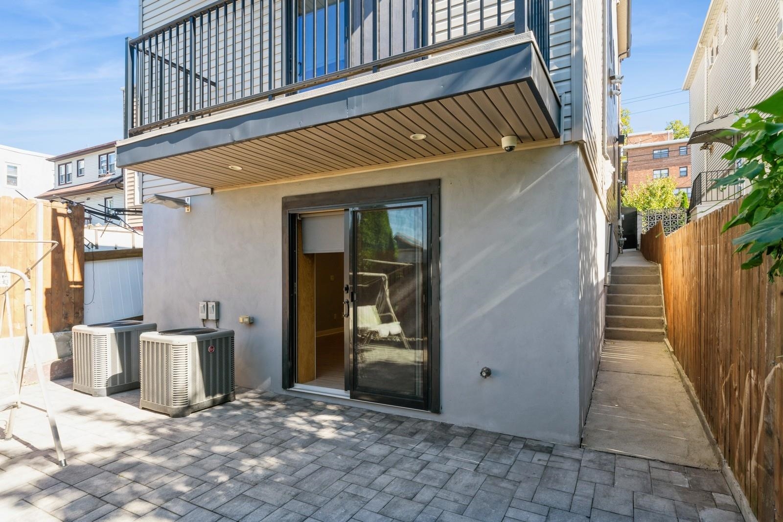 225 COLUMBIA AVE Unit: 1