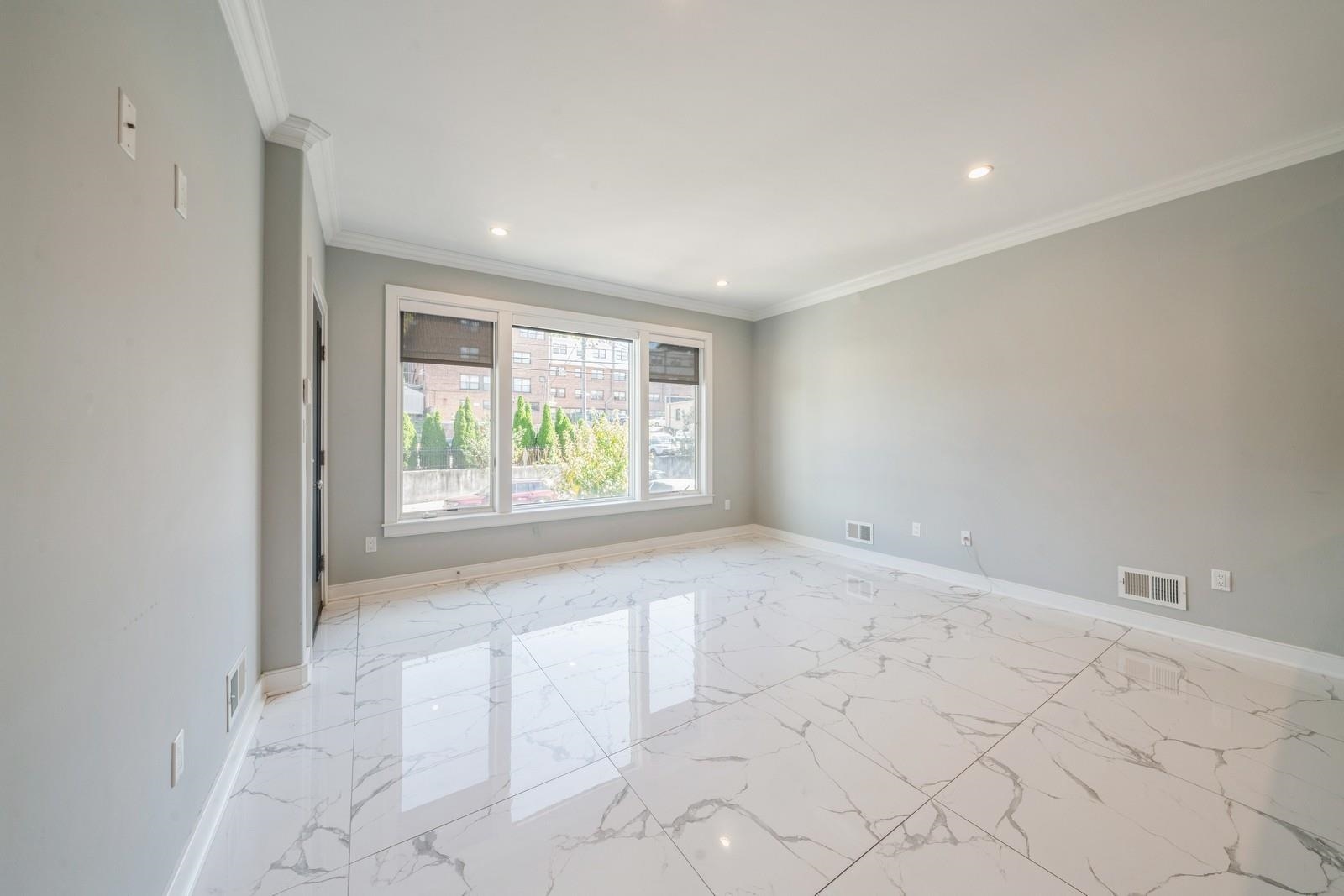 225 COLUMBIA AVE Unit: 1