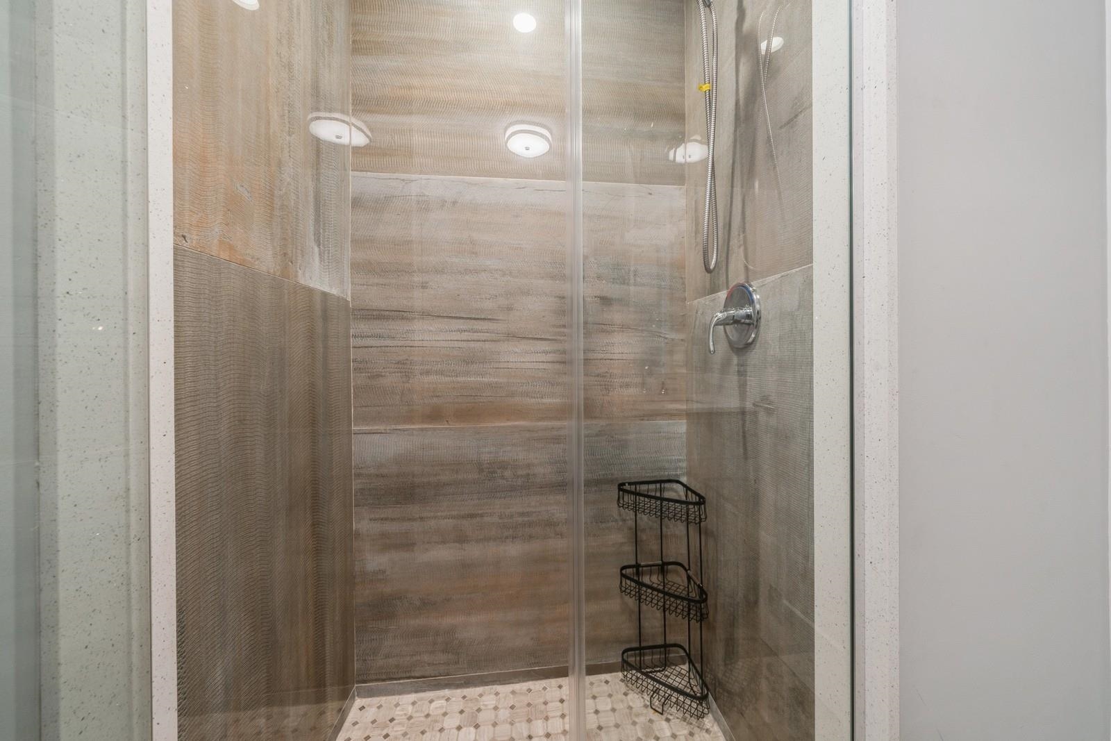 225 COLUMBIA AVE Unit: 1