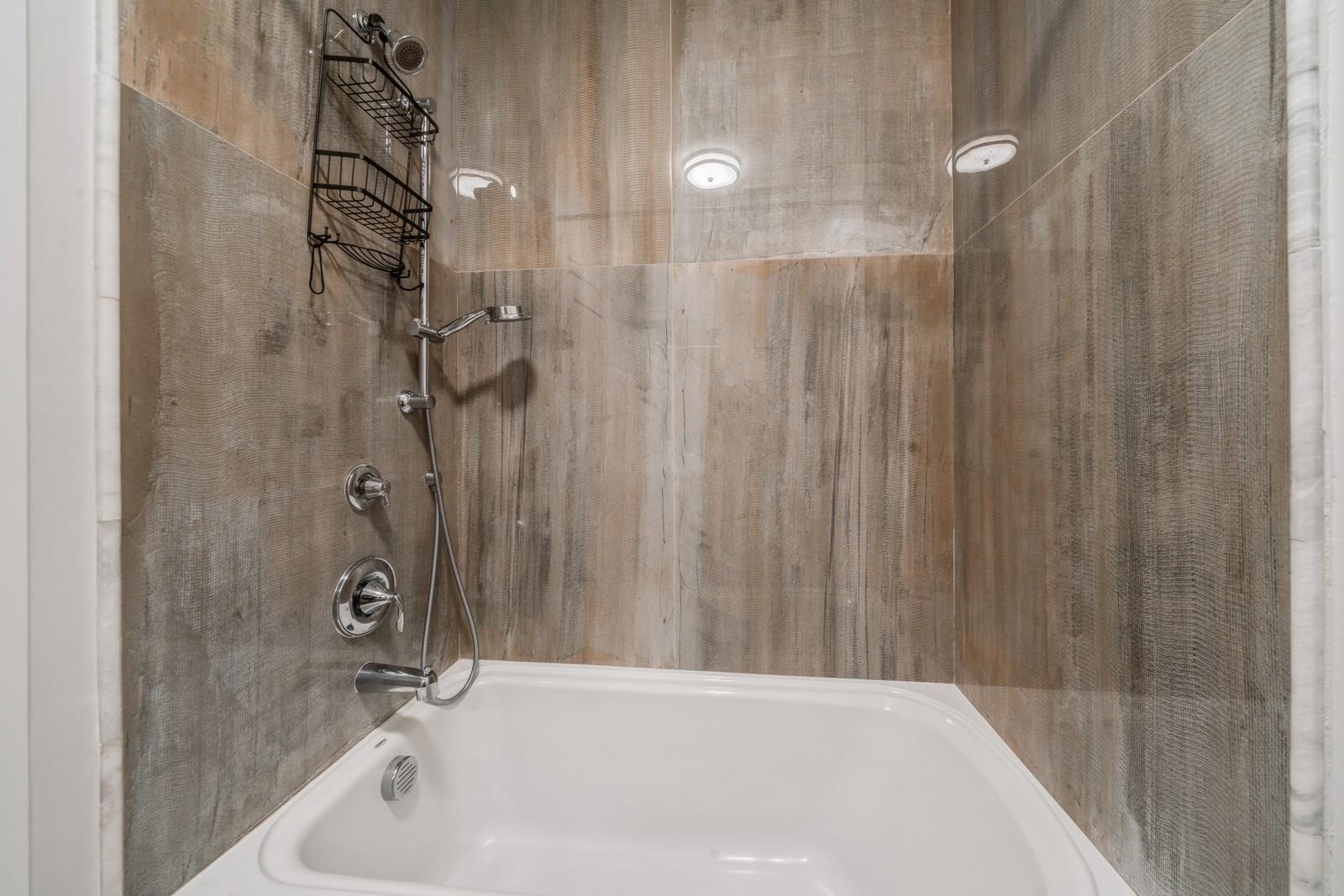 225 COLUMBIA AVE Unit: 1