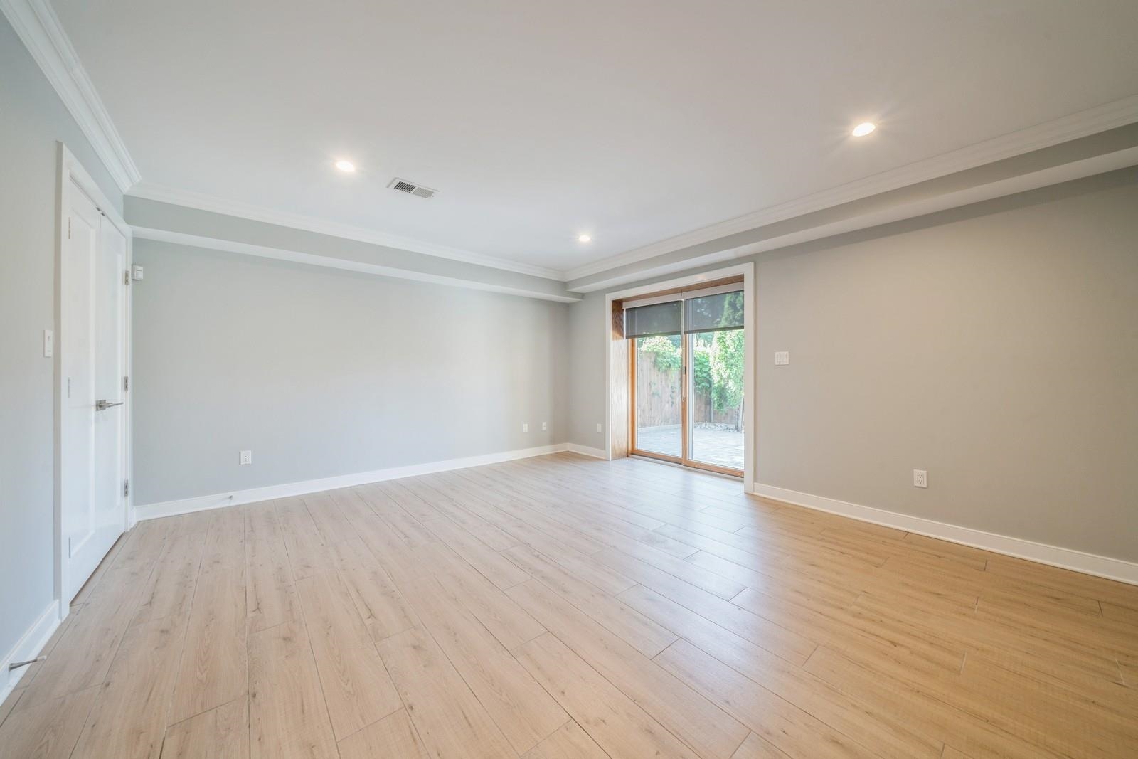 225 COLUMBIA AVE Unit: 1