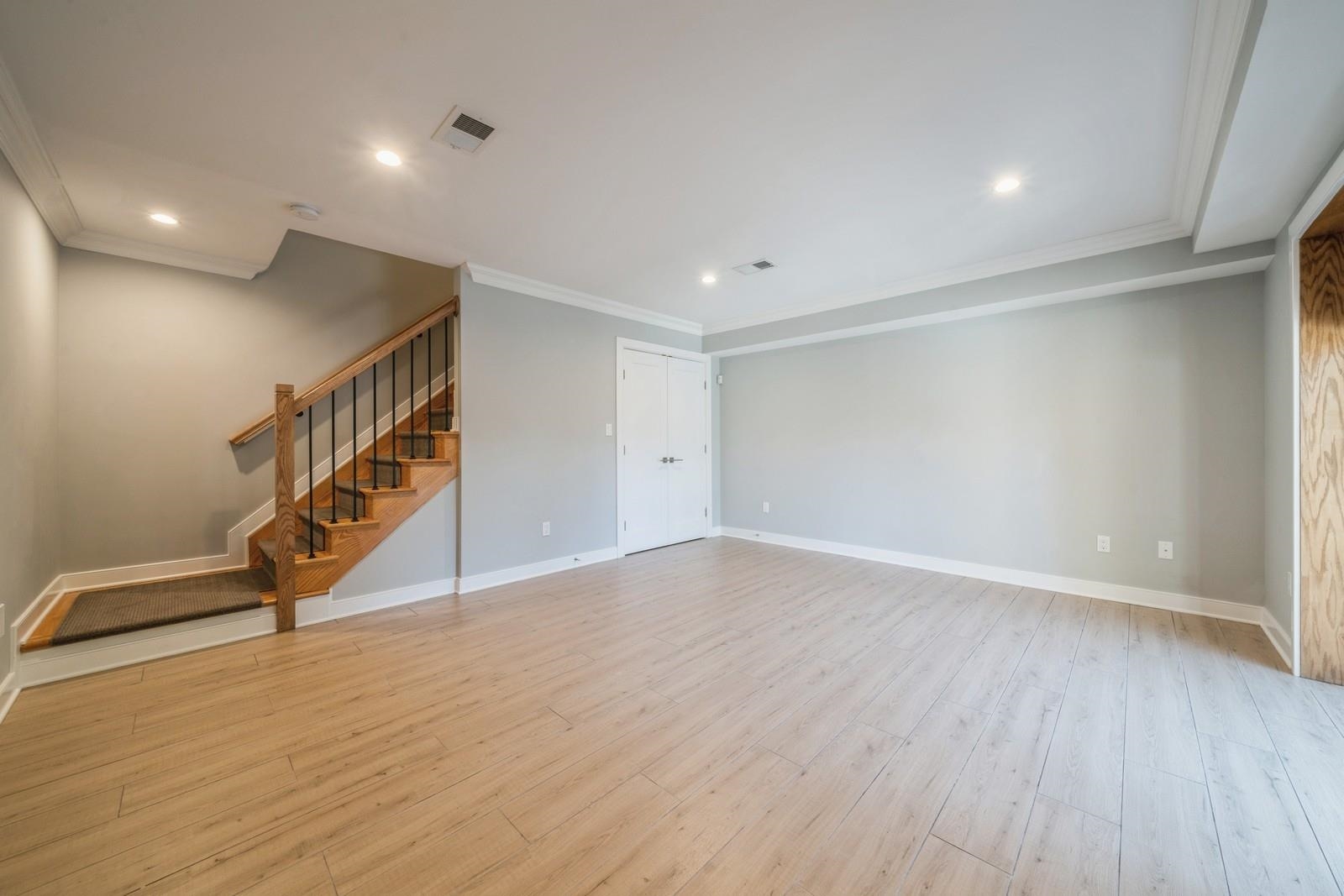 225 COLUMBIA AVE Unit: 1