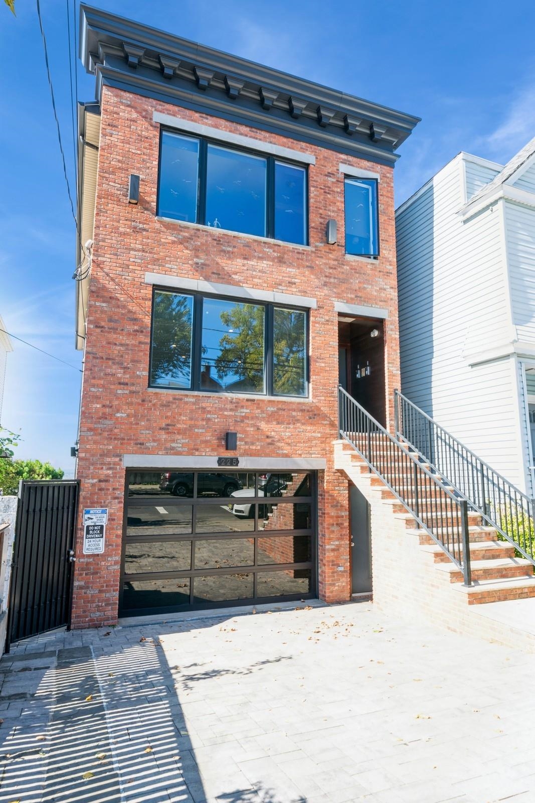 225 COLUMBIA AVE Unit: 1