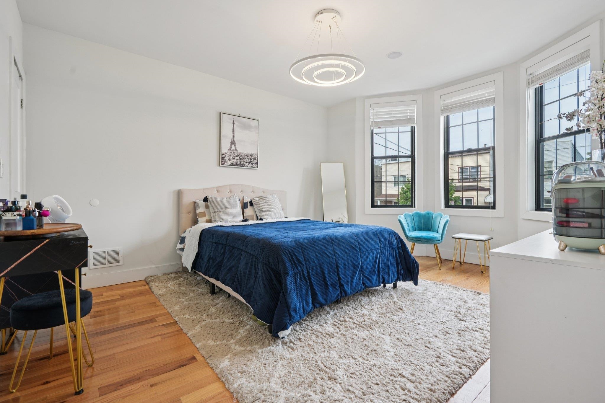 72 COLUMBIA AVE Unit: 1V