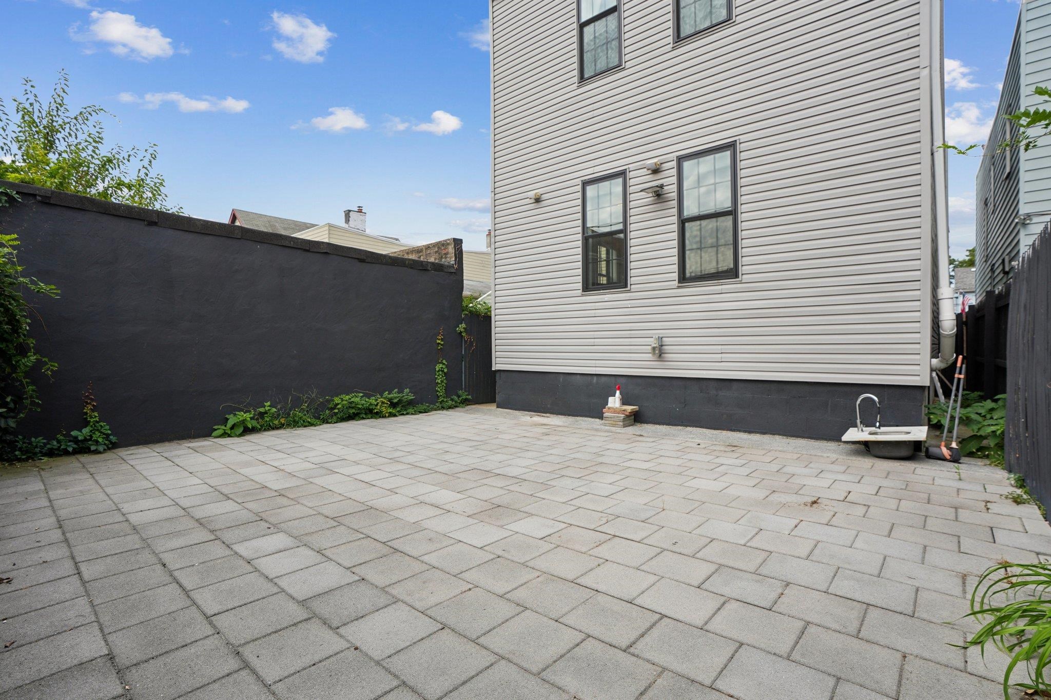 72 COLUMBIA AVE Unit: 1V