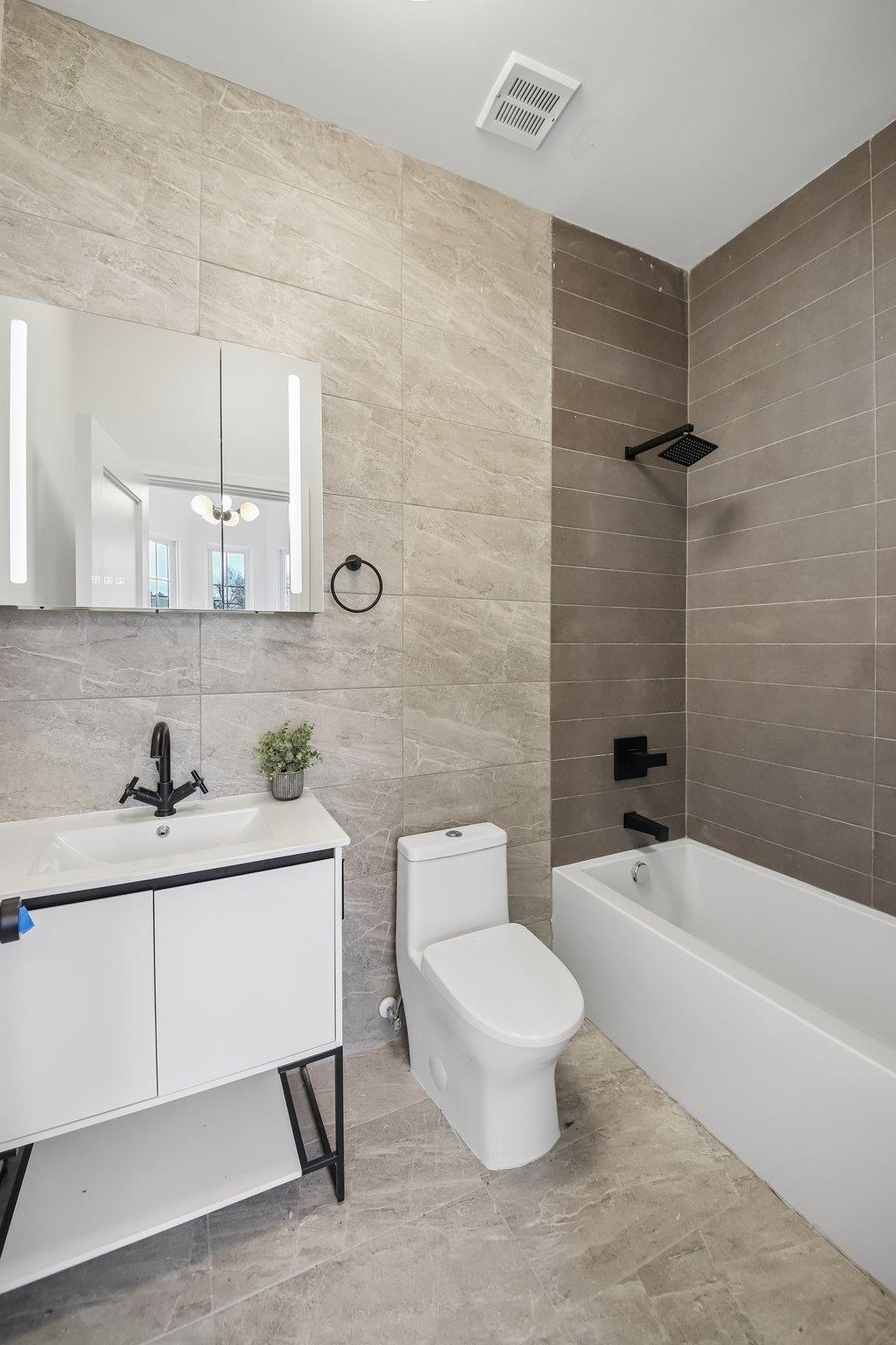 113 LINCOLN ST Unit: 2L