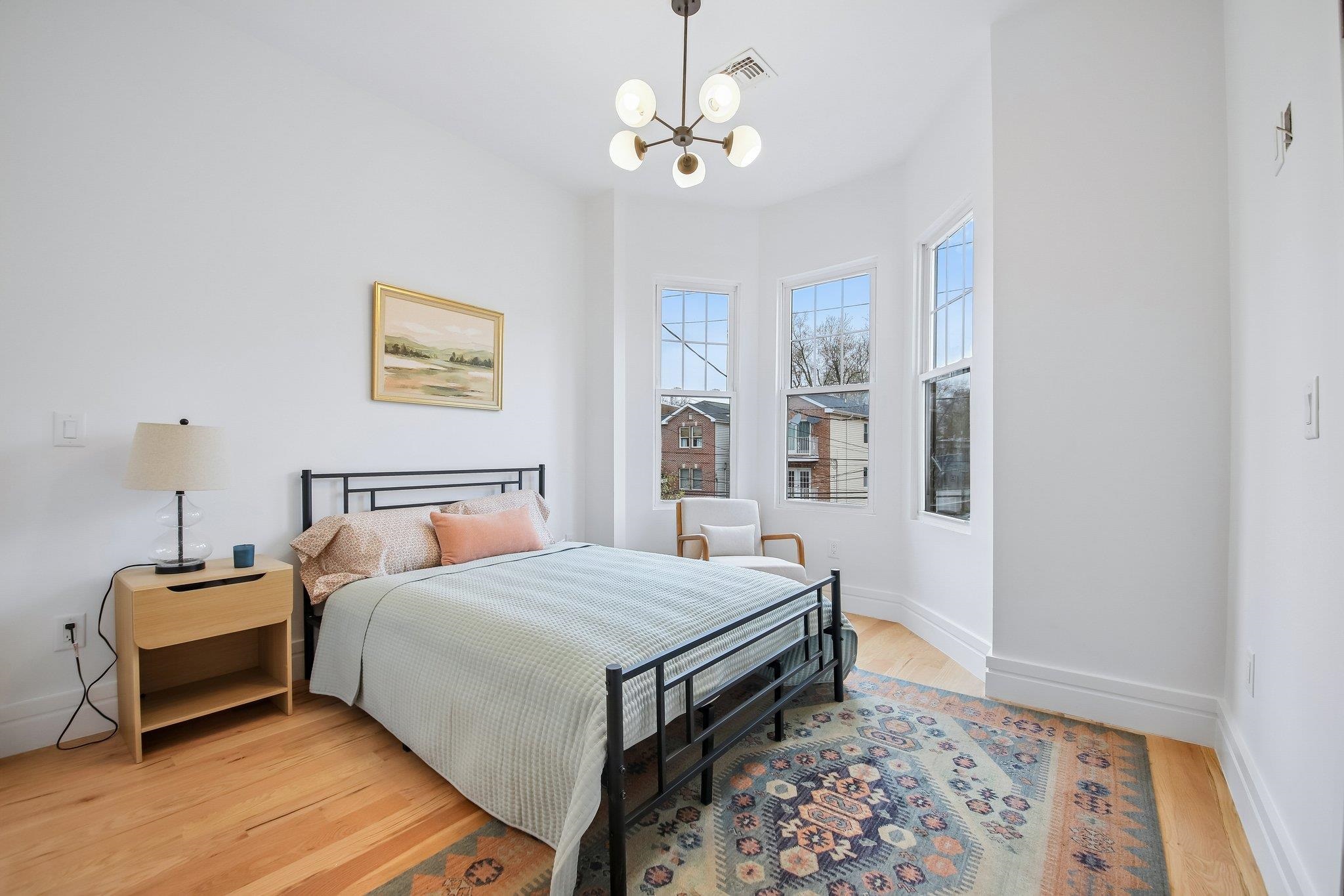 113 LINCOLN ST Unit: 2L