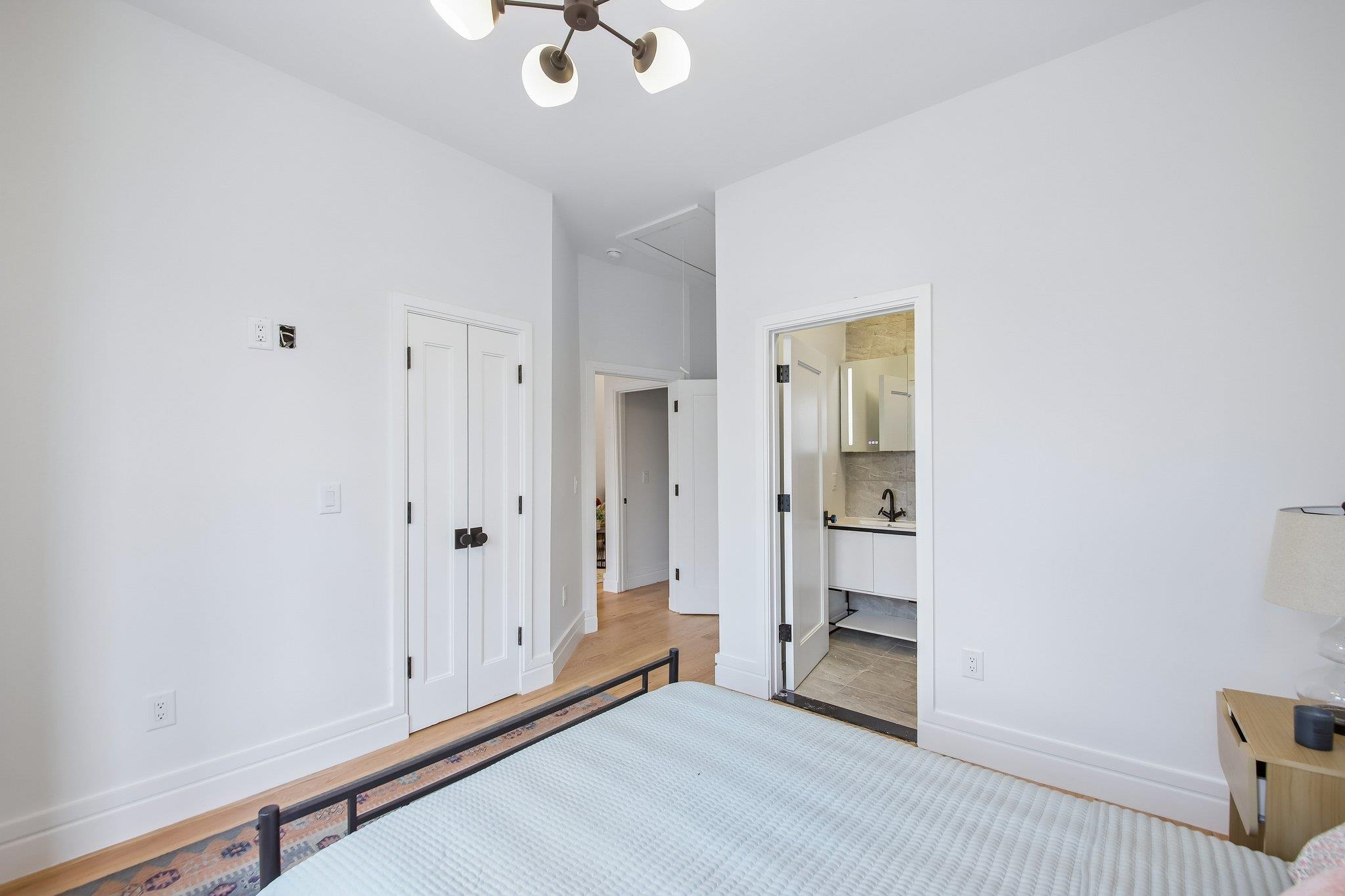 113 LINCOLN ST Unit: 2L