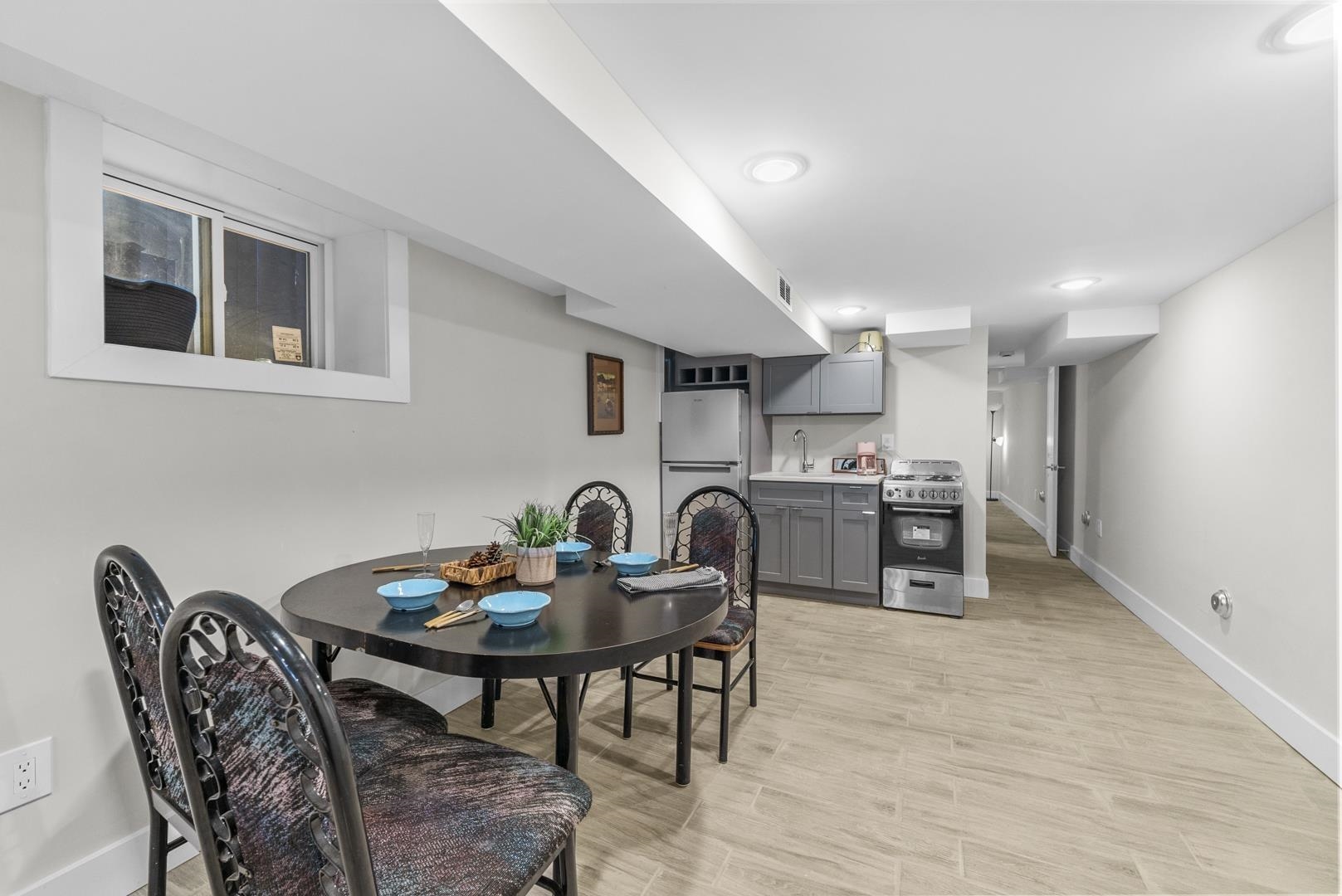 684 SUMMIT AVE Unit: 1