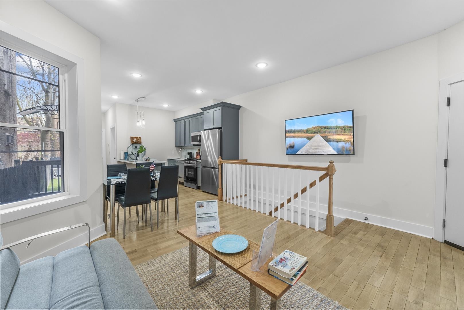 684 SUMMIT AVE Unit: 1