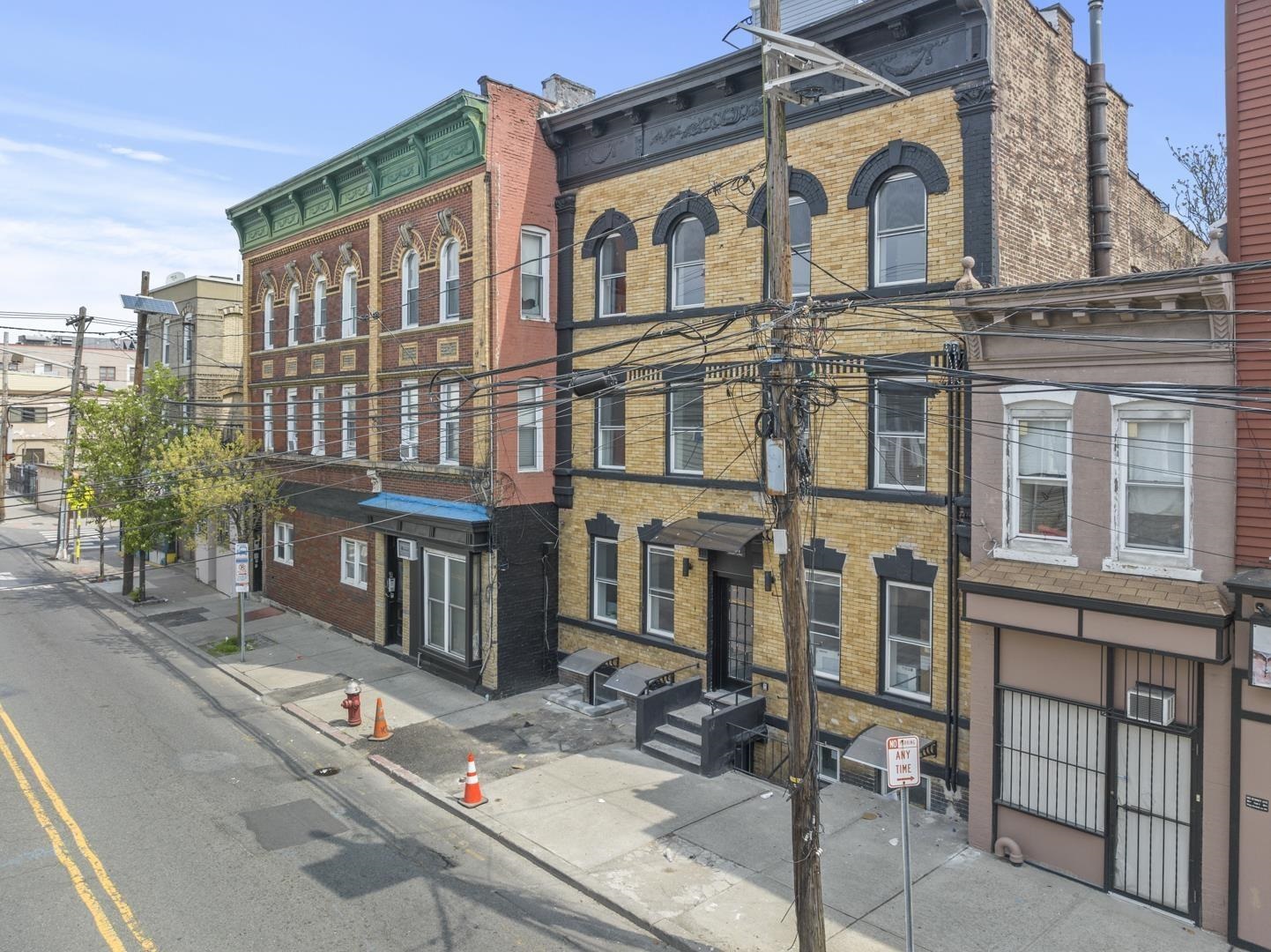 684 SUMMIT AVE Unit: 1