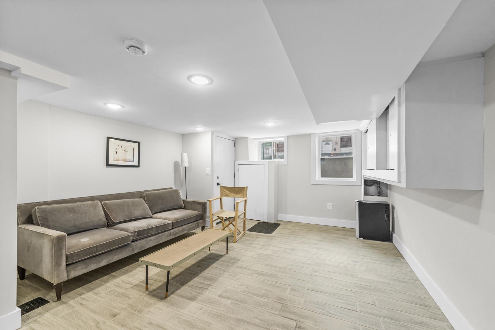 684 SUMMIT AVE Unit: 1