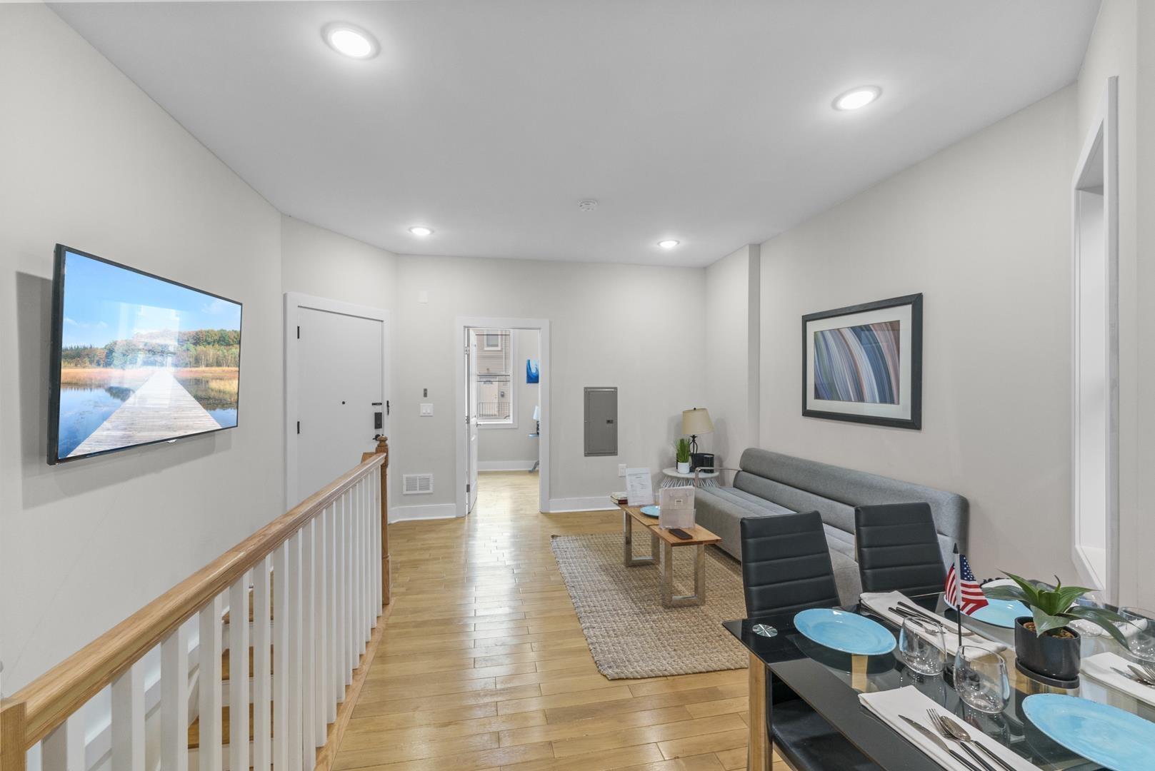 684 SUMMIT AVE Unit: 1