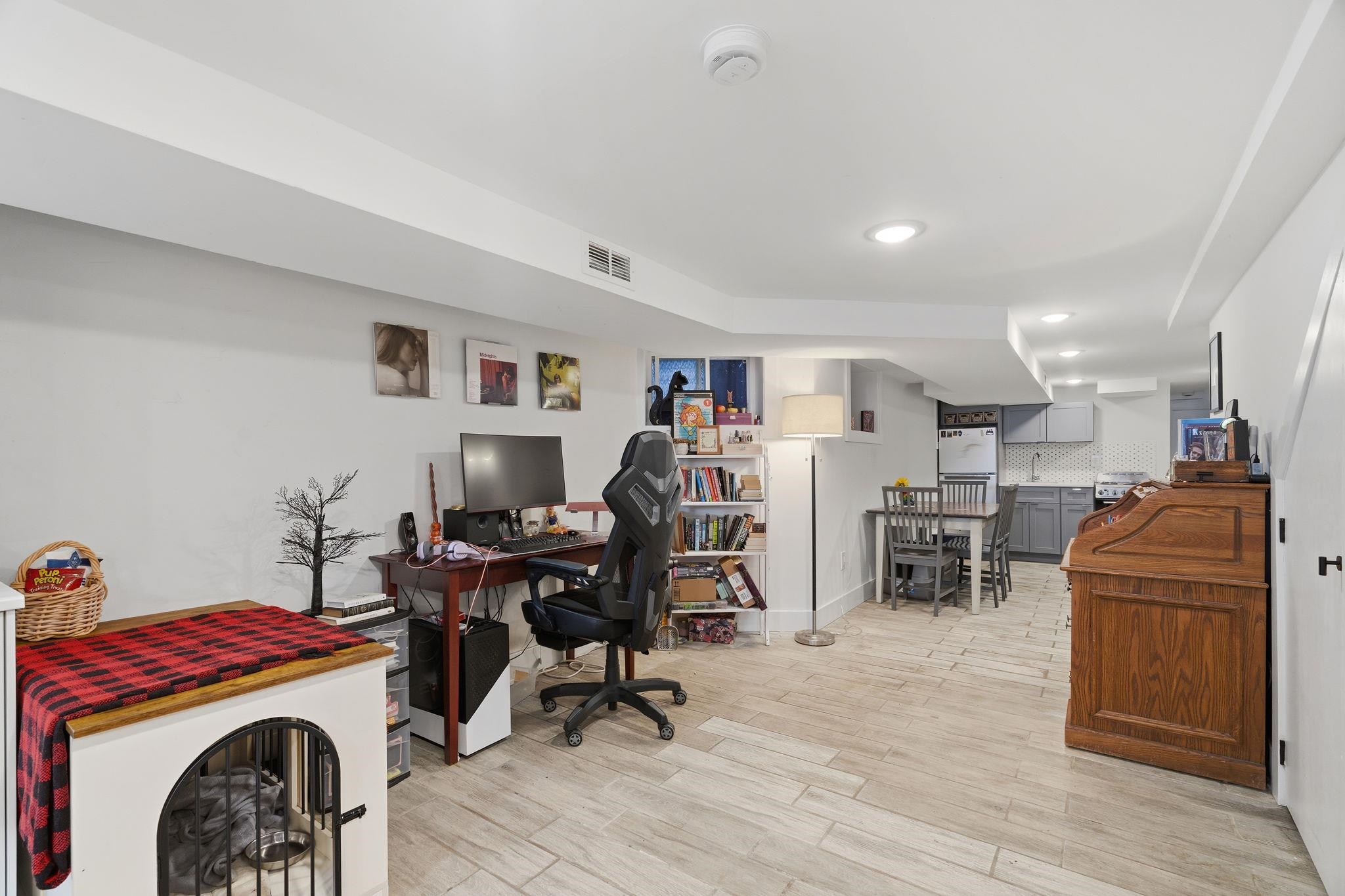 684 SUMMIT AVE Unit: 1