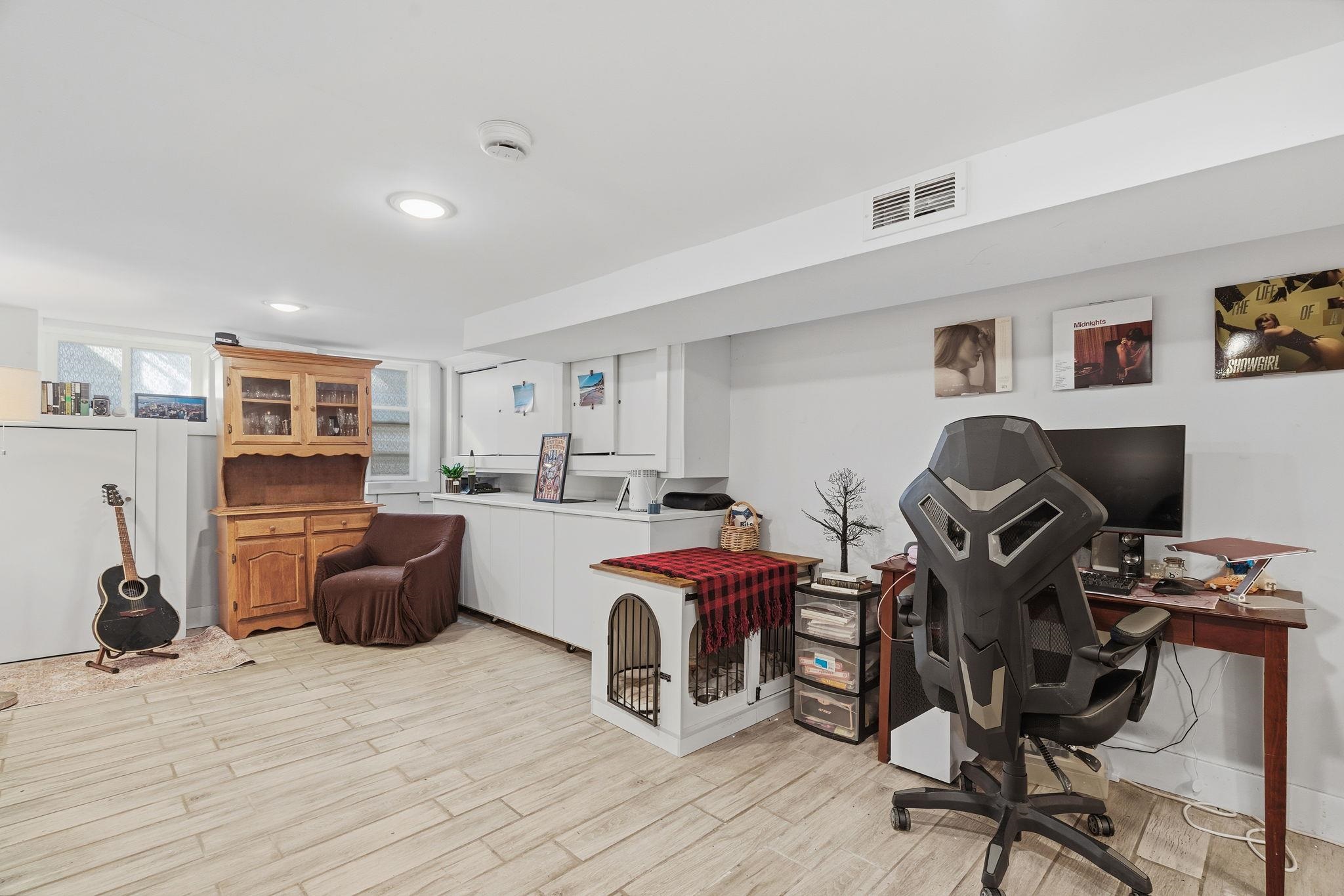 684 SUMMIT AVE Unit: 1