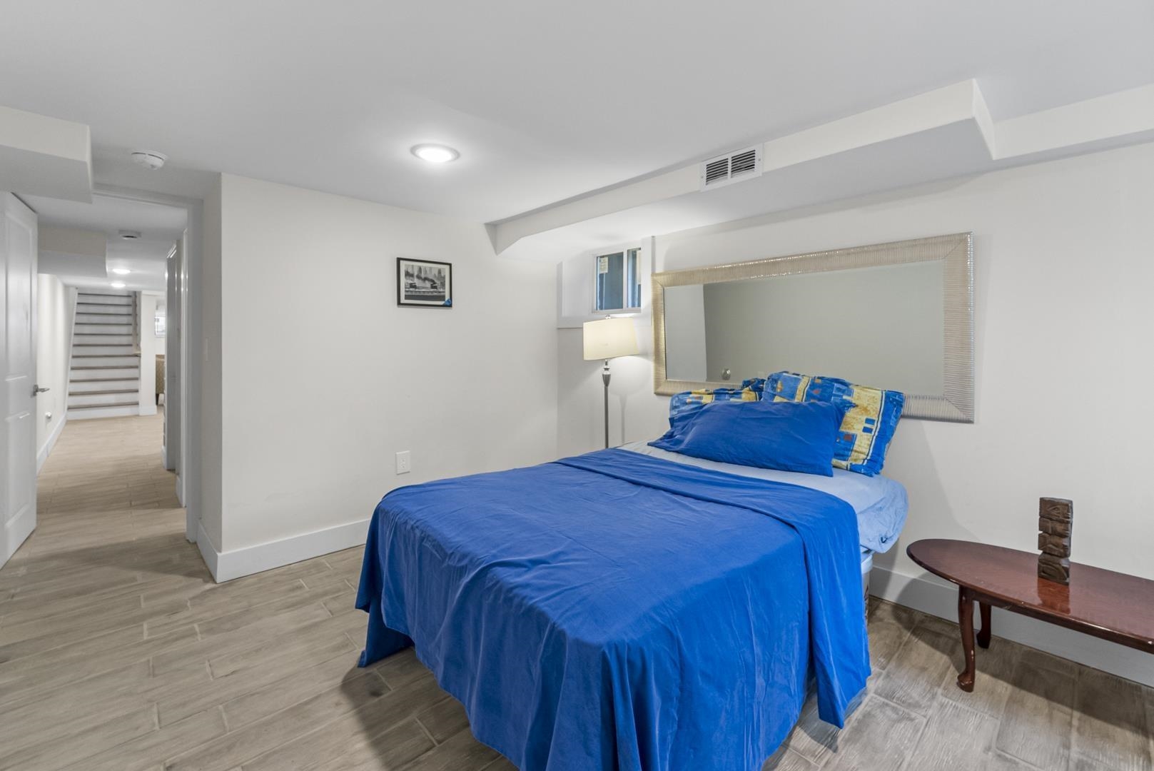 684 SUMMIT AVE Unit: 1