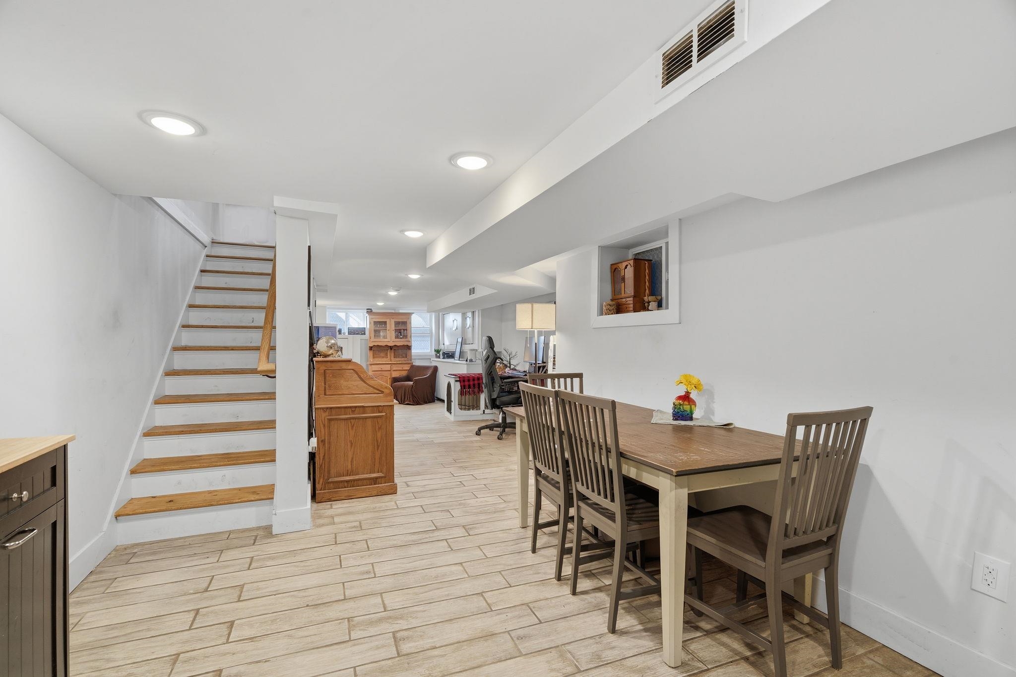 684 SUMMIT AVE Unit: 1