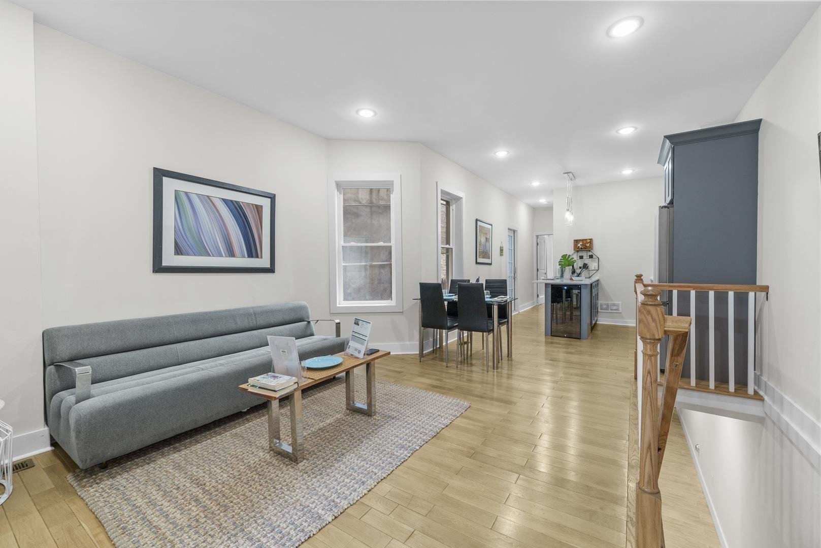 684 SUMMIT AVE Unit: 1