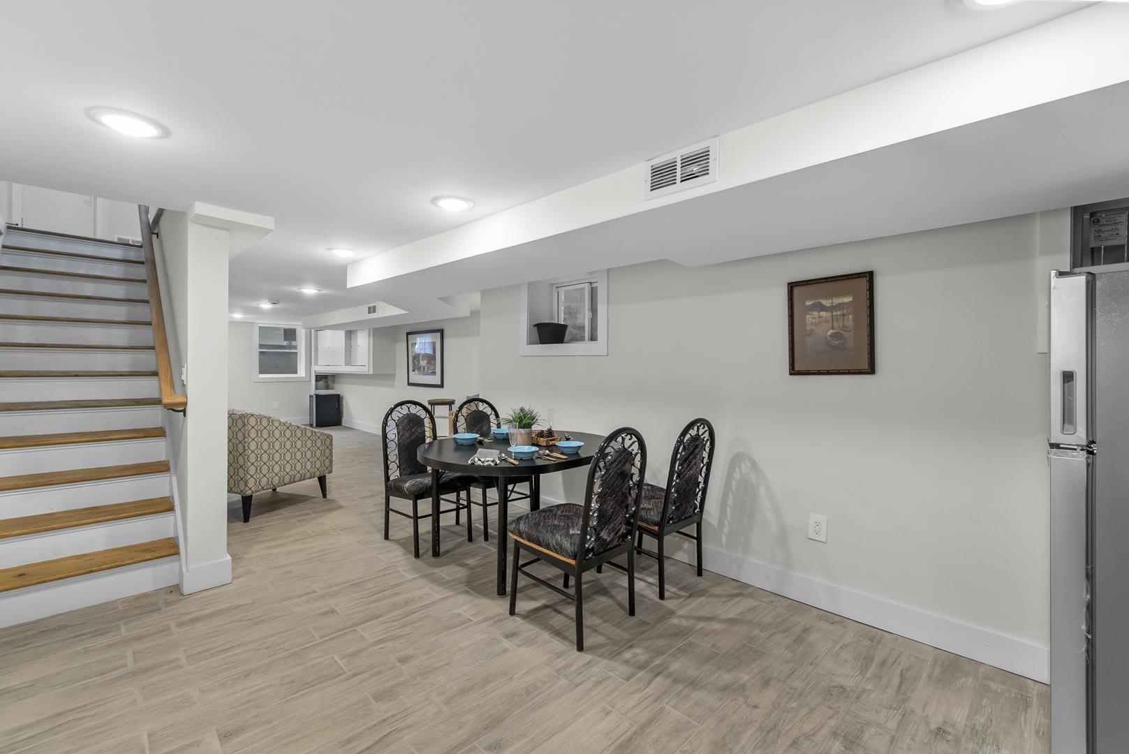 684 SUMMIT AVE Unit: 1