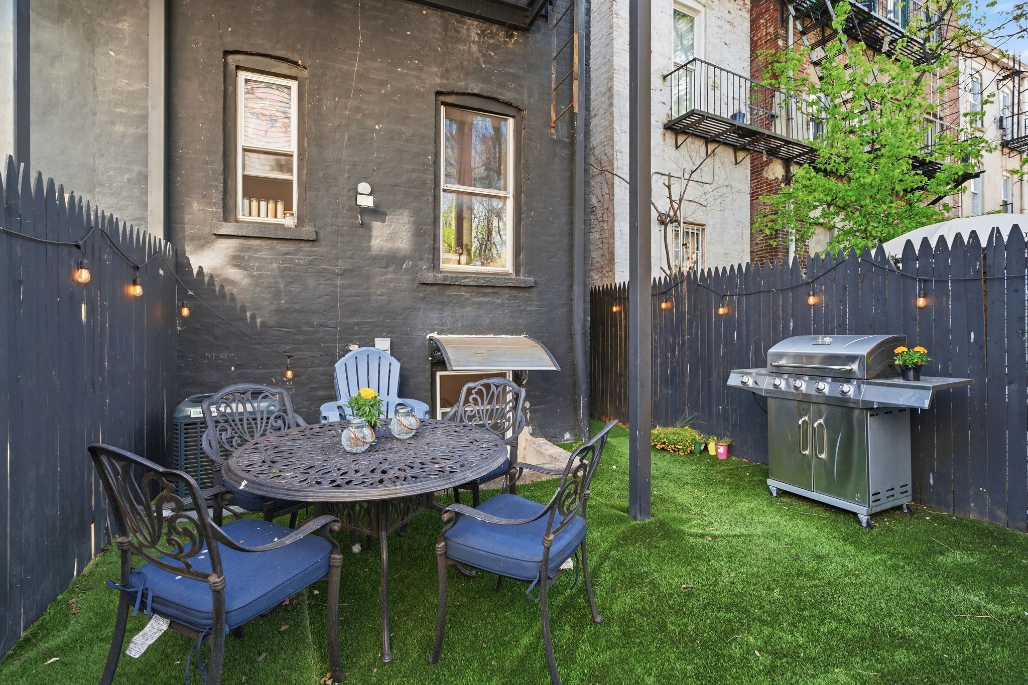 684 SUMMIT AVE Unit: 1