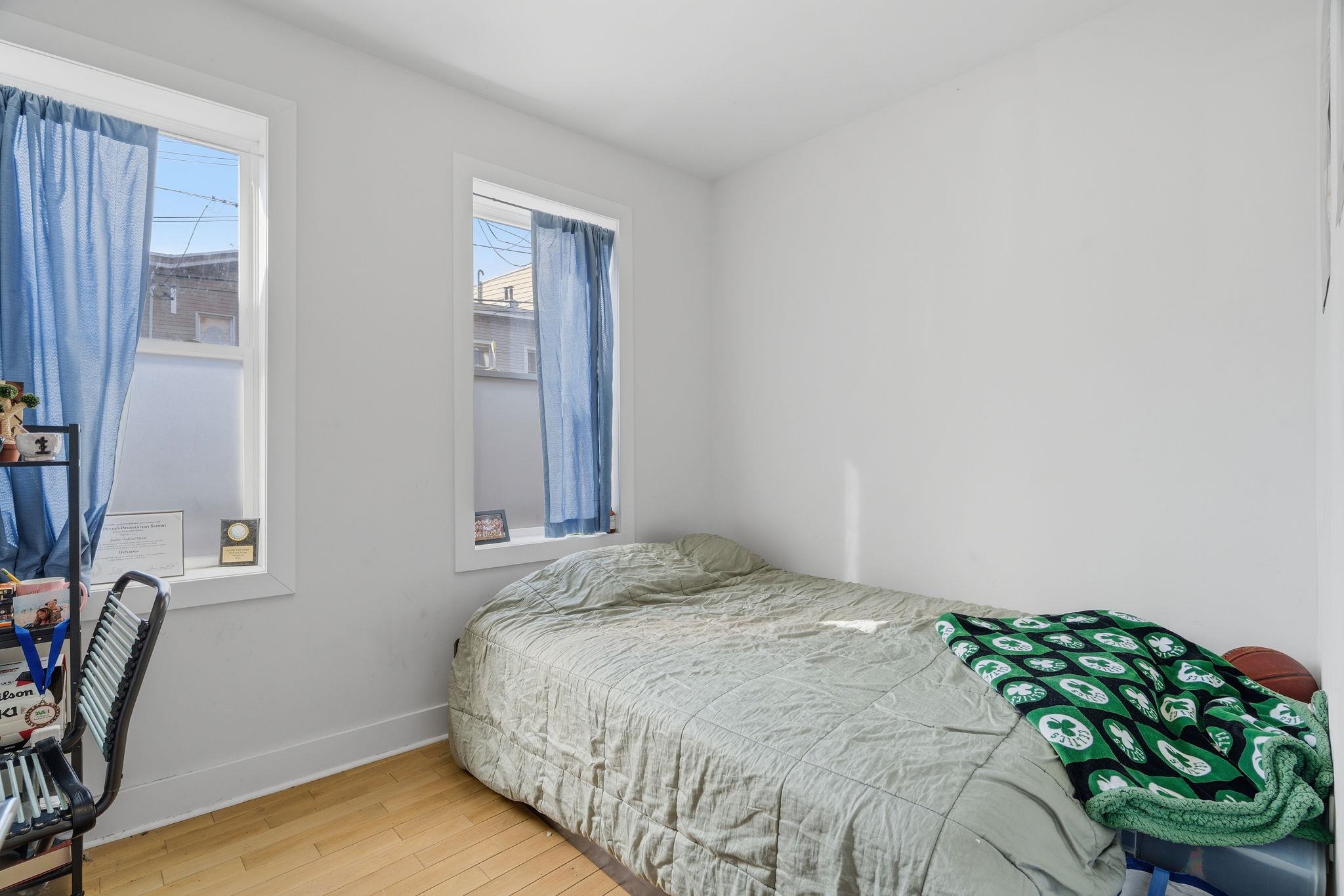 684 SUMMIT AVE Unit: 1