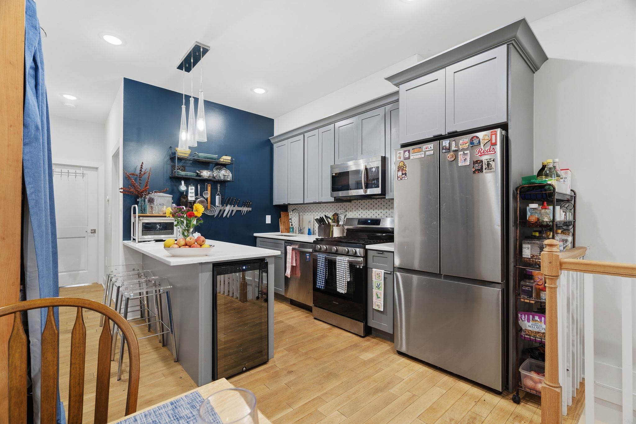 684 SUMMIT AVE Unit: 1