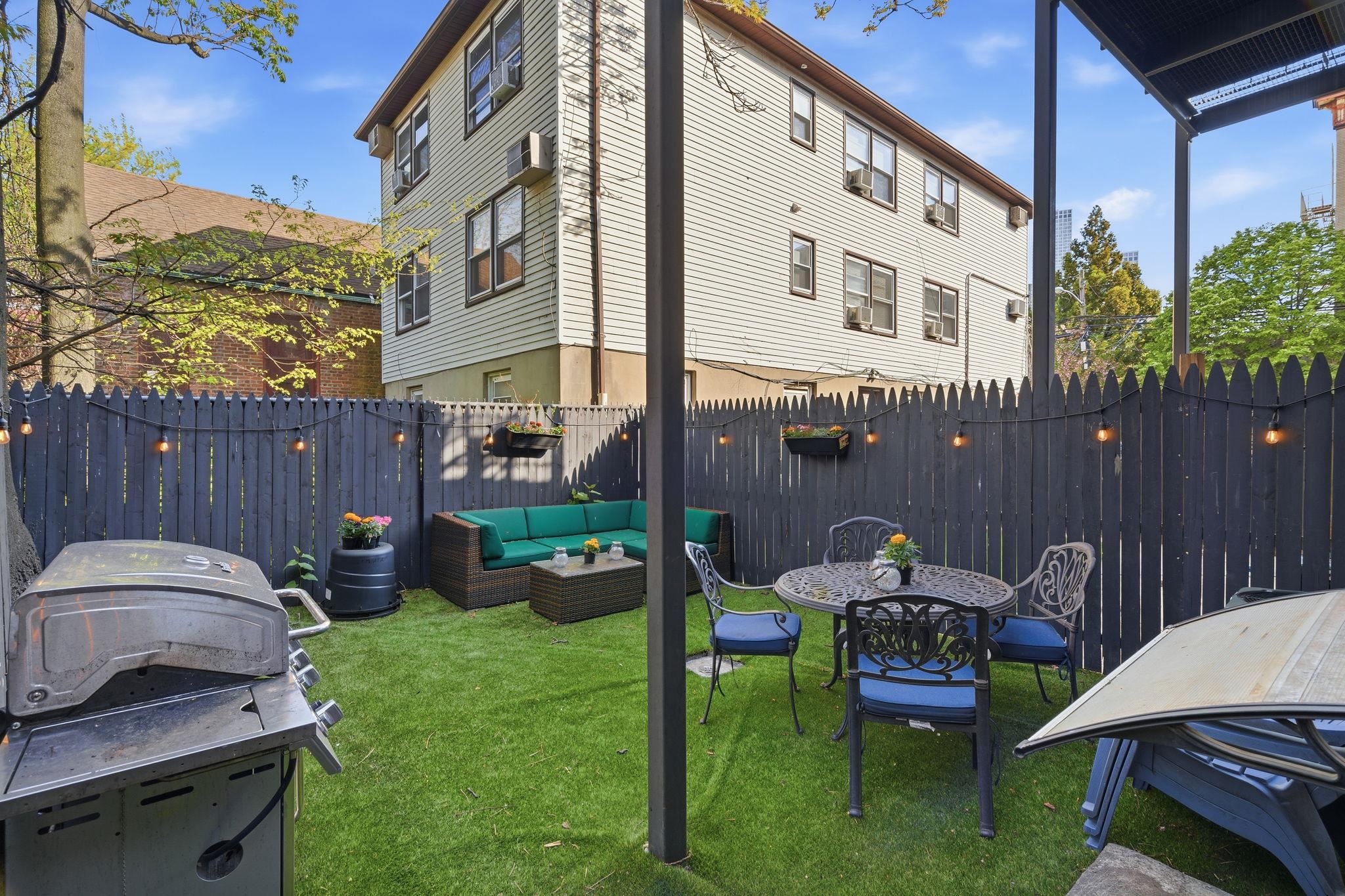 684 SUMMIT AVE Unit: 1