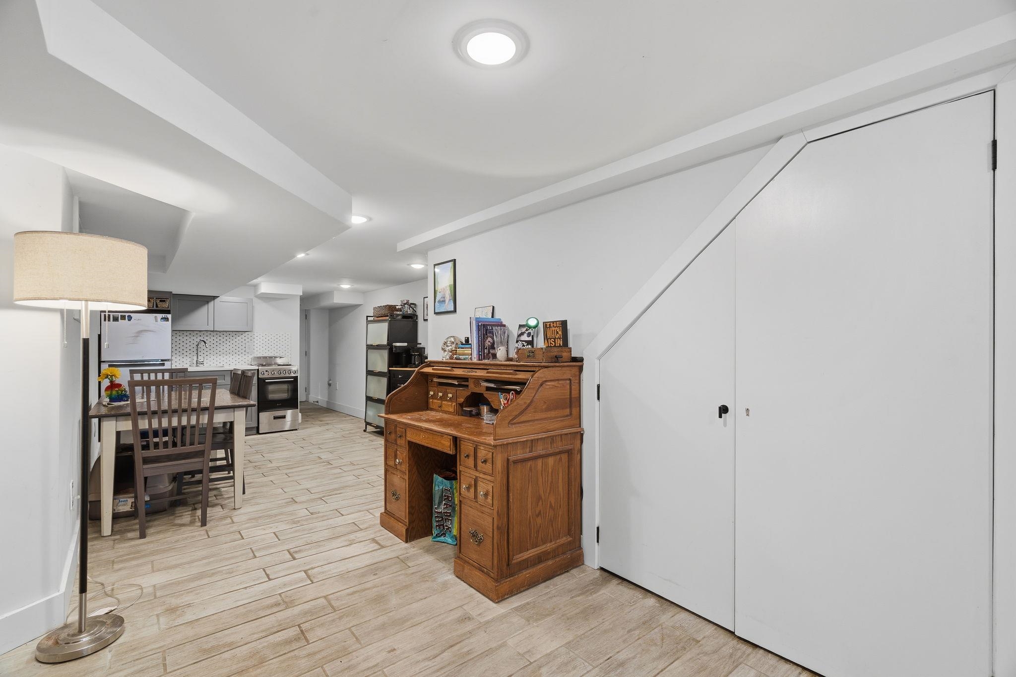 684 SUMMIT AVE Unit: 1