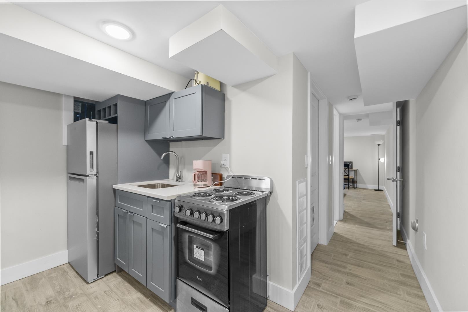 684 SUMMIT AVE Unit: 1