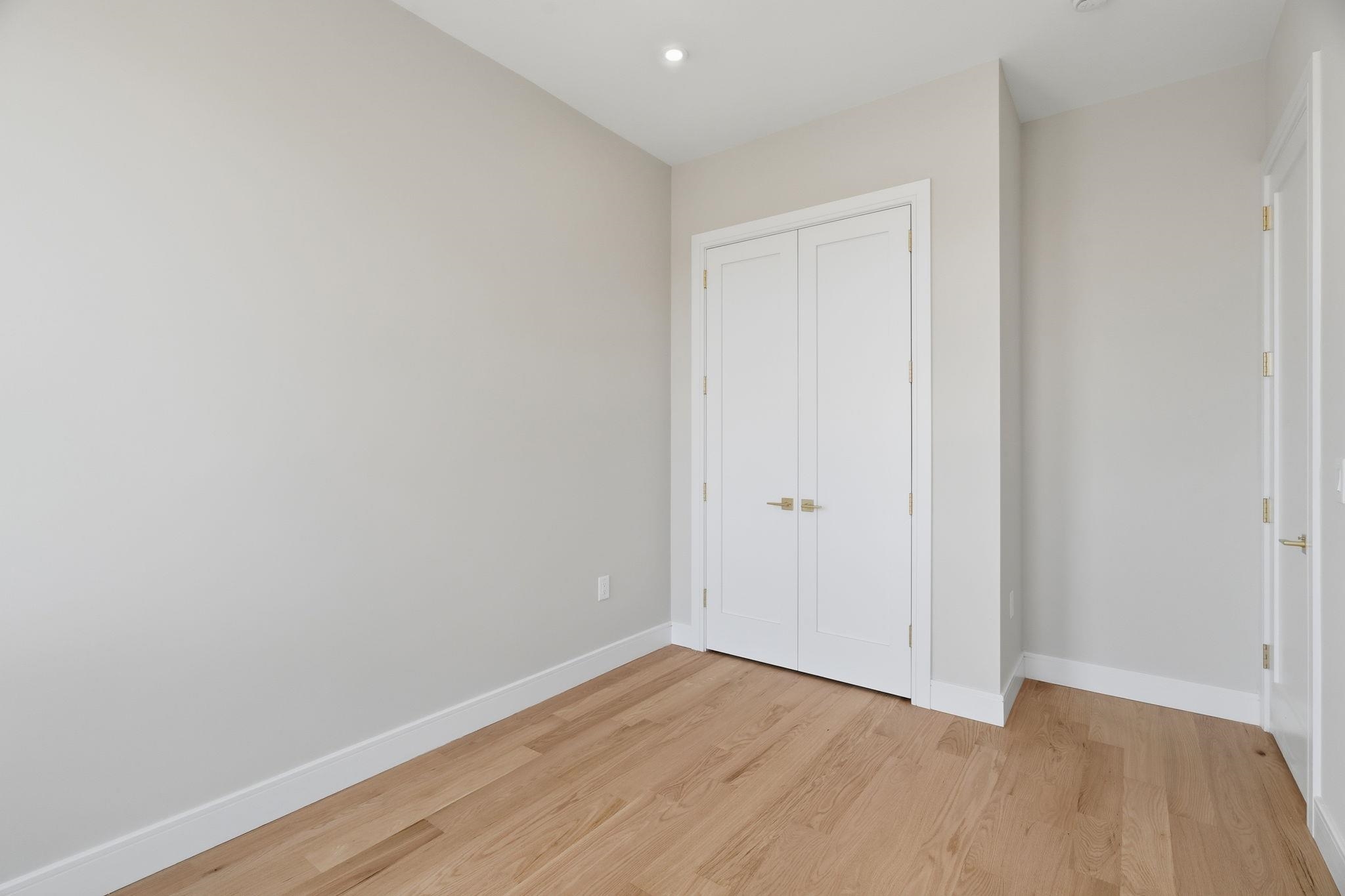 29 CLINTON AVE Unit: 2