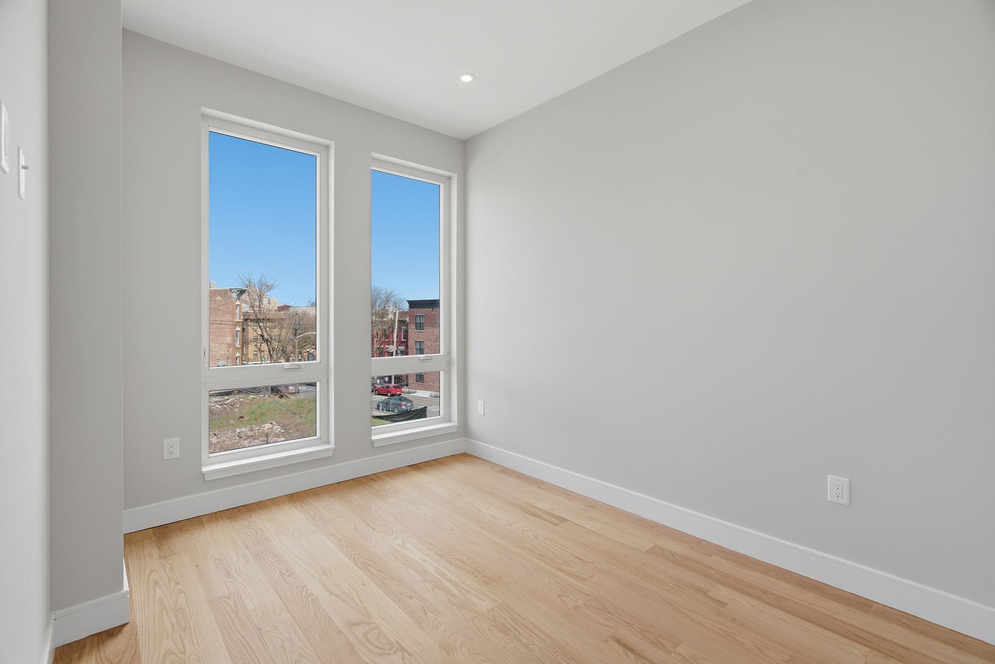 29 CLINTON AVE Unit: 2