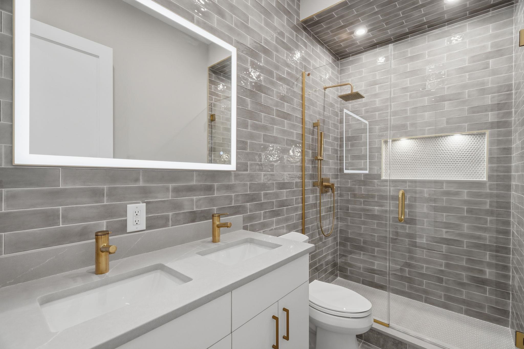 29 CLINTON AVE Unit: 2