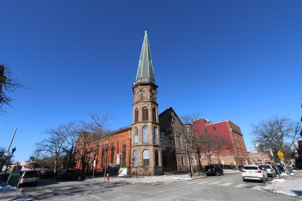 29 CLINTON AVE Unit: 2