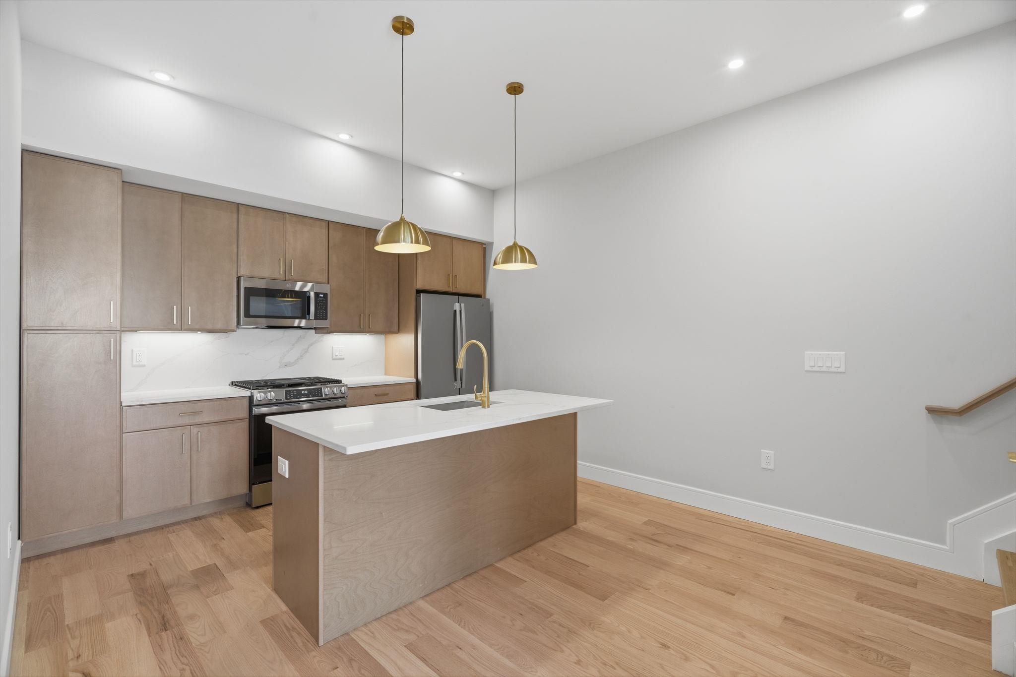 29 CLINTON AVE Unit: 2