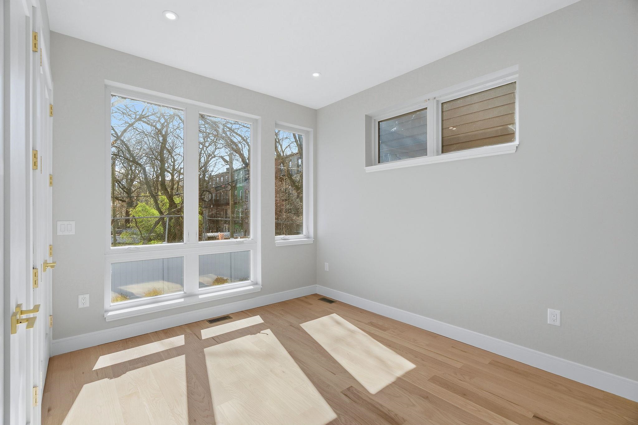 29 CLINTON AVE Unit: 1