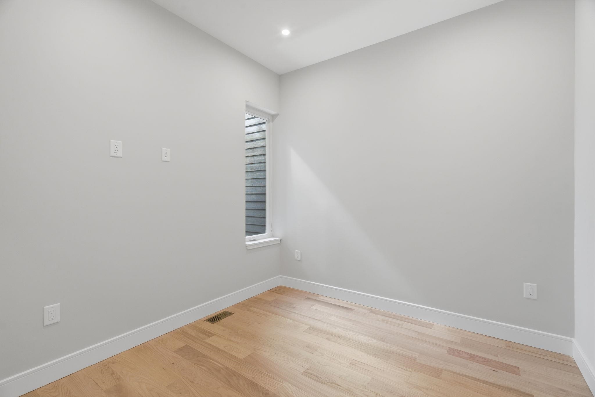 29 CLINTON AVE Unit: 1