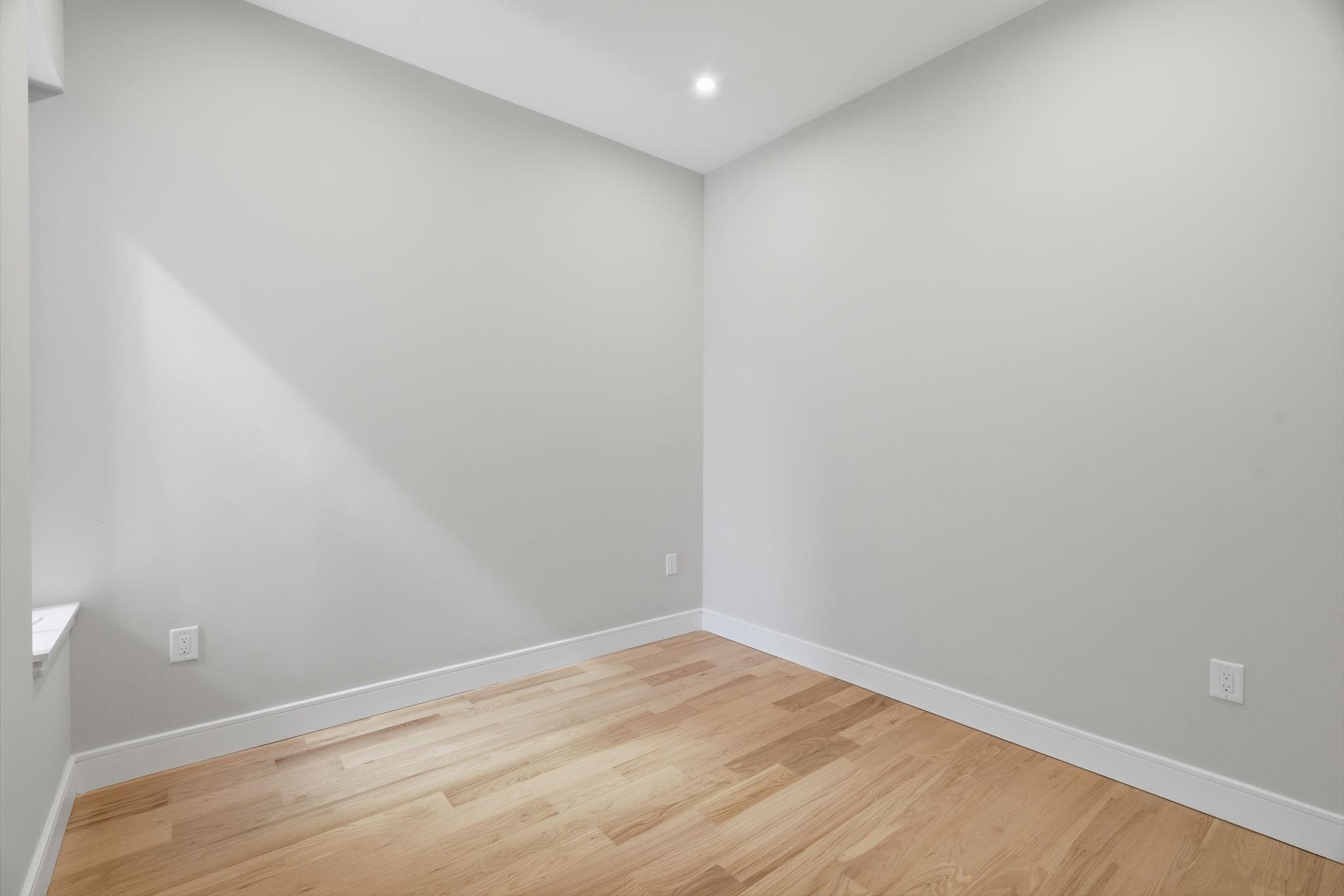 29 CLINTON AVE Unit: 1