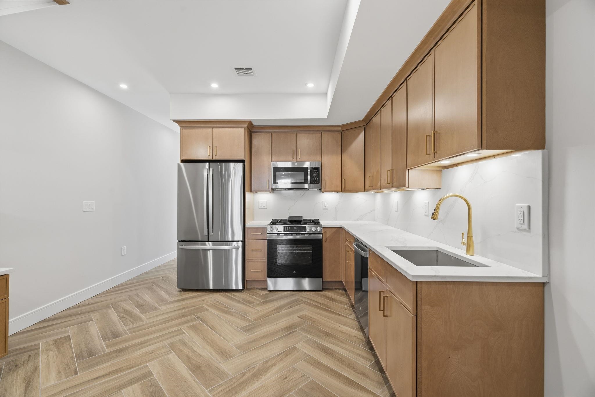 29 CLINTON AVE Unit: 1