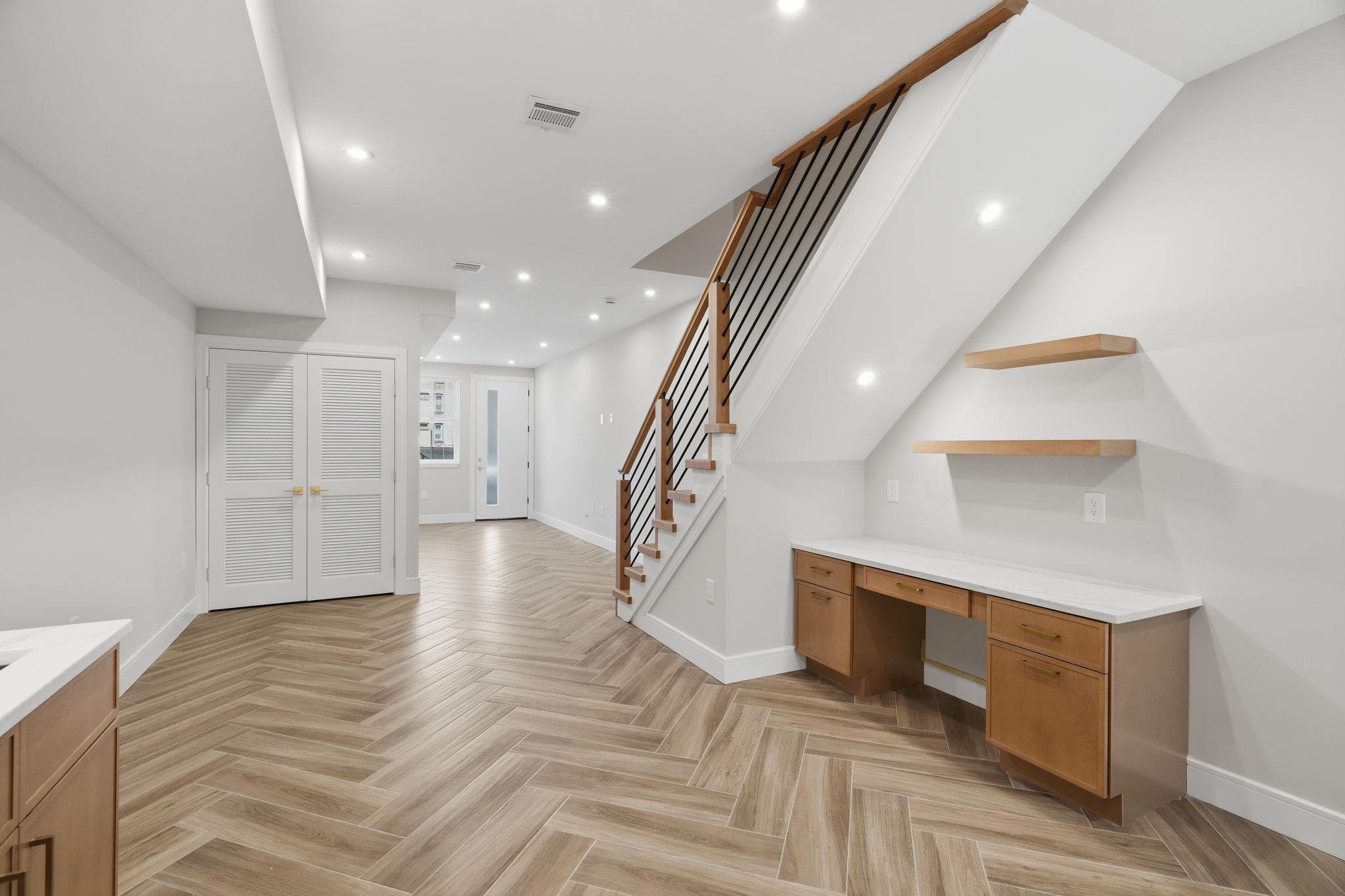 29 CLINTON AVE Unit: 1