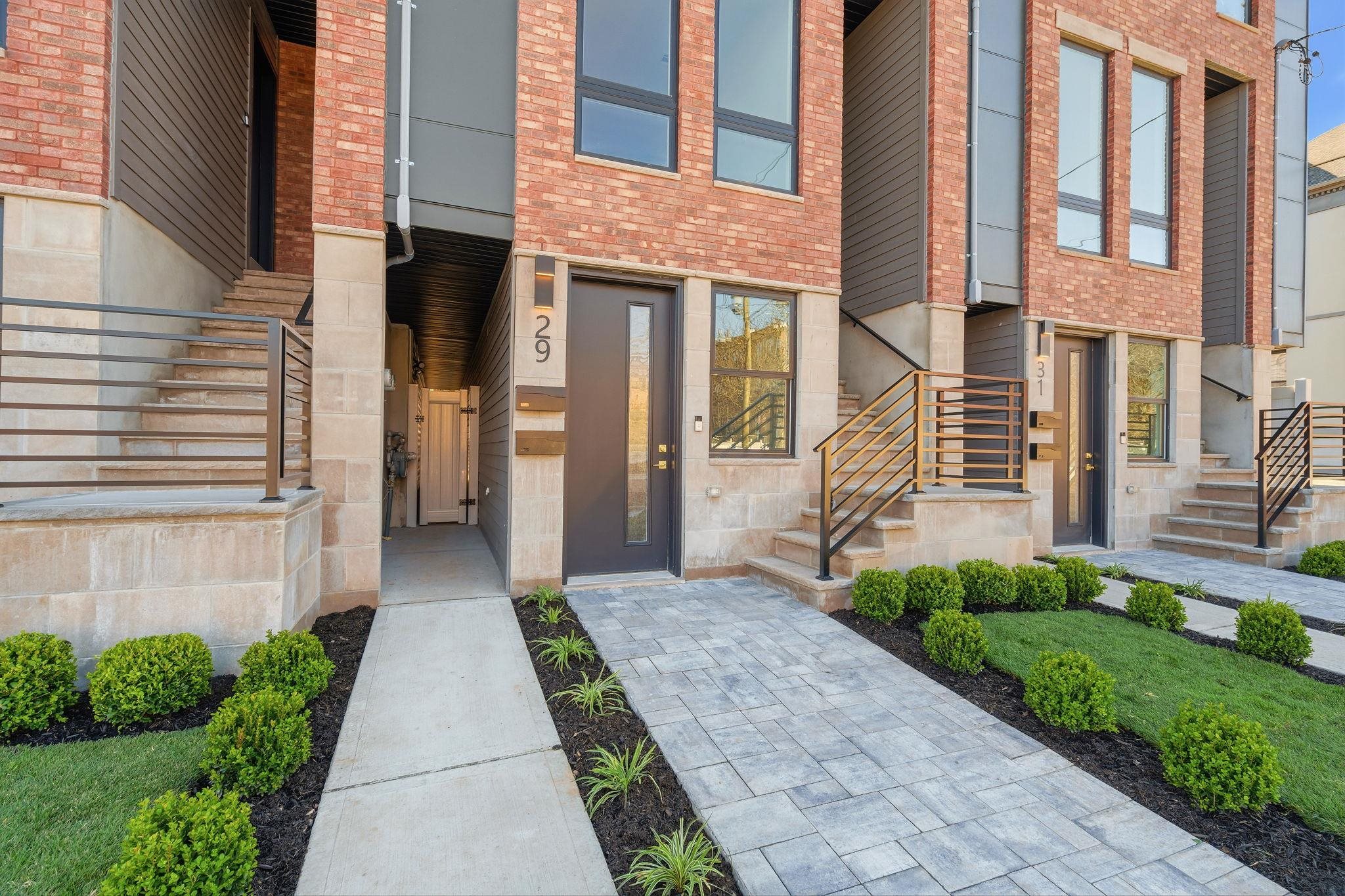 29 CLINTON AVE Unit: 1