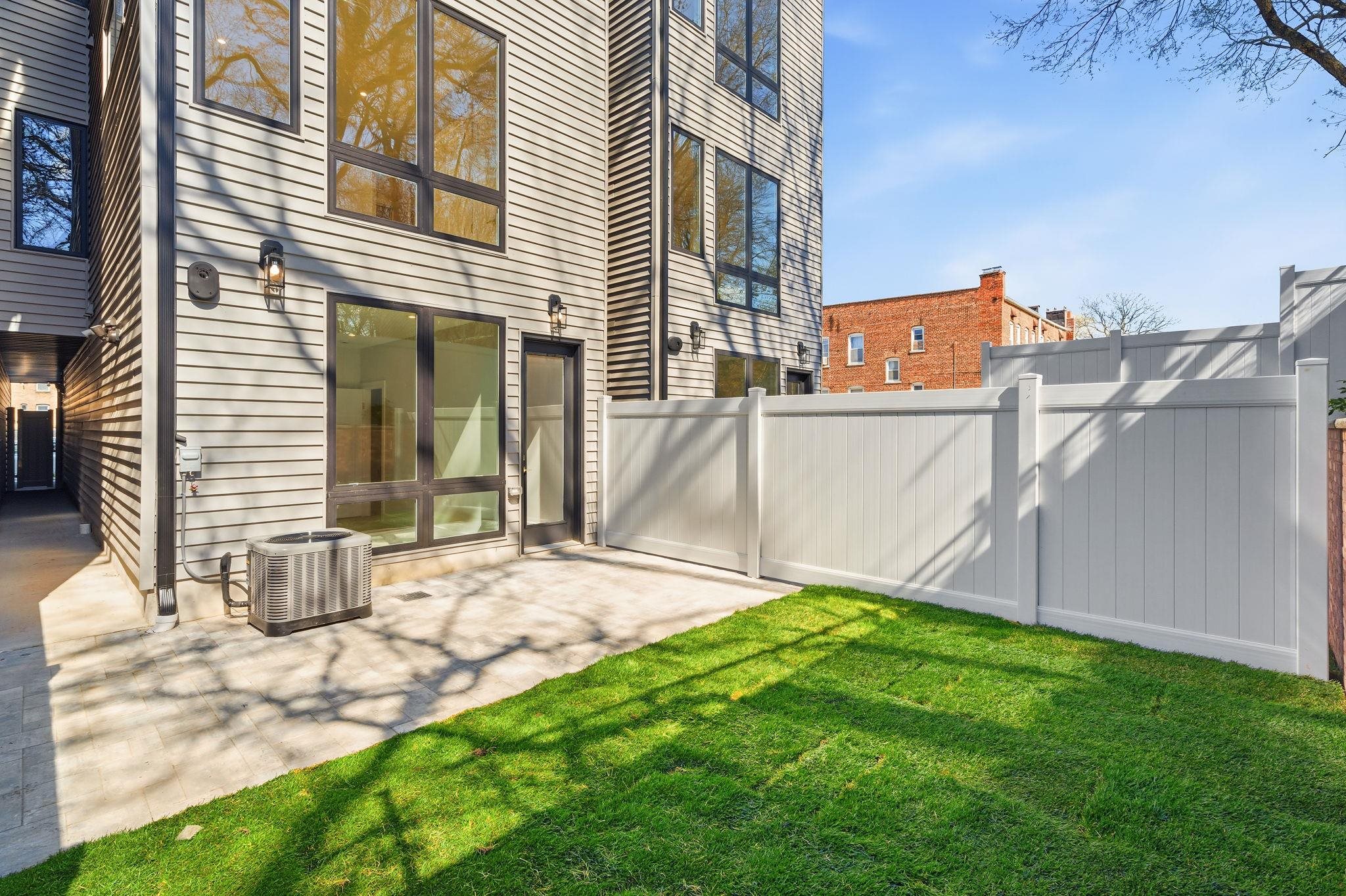 29 CLINTON AVE Unit: 1