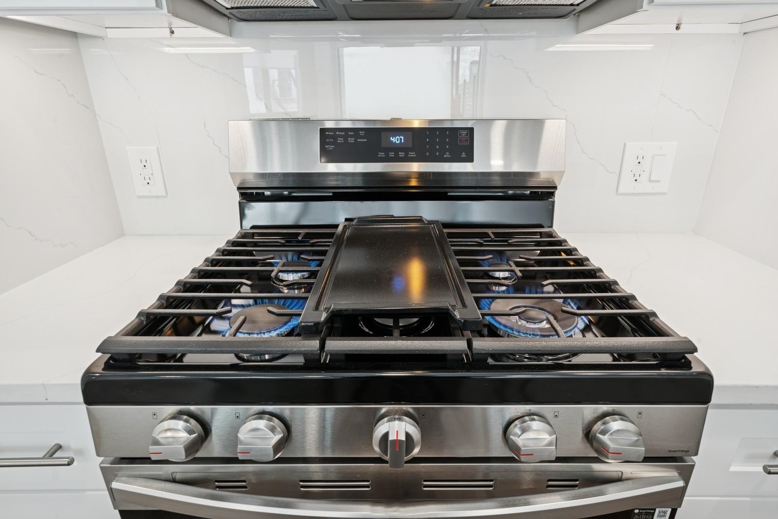 32 JONES ST Unit: 303